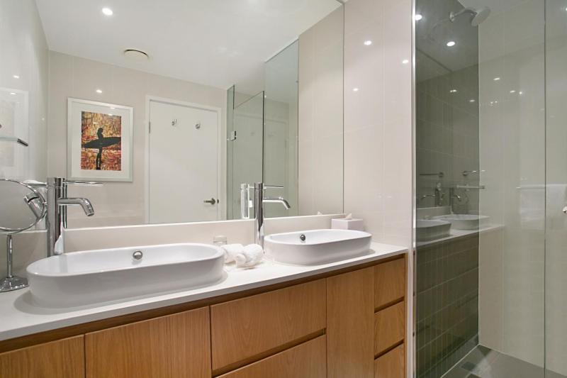 Number 1 H Residences - WiFi, Parking & More by Gold Coast Holidays
