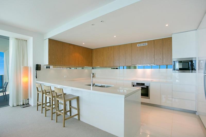 Number 1 H Residences - WiFi, Parking & More by Gold Coast Holidays