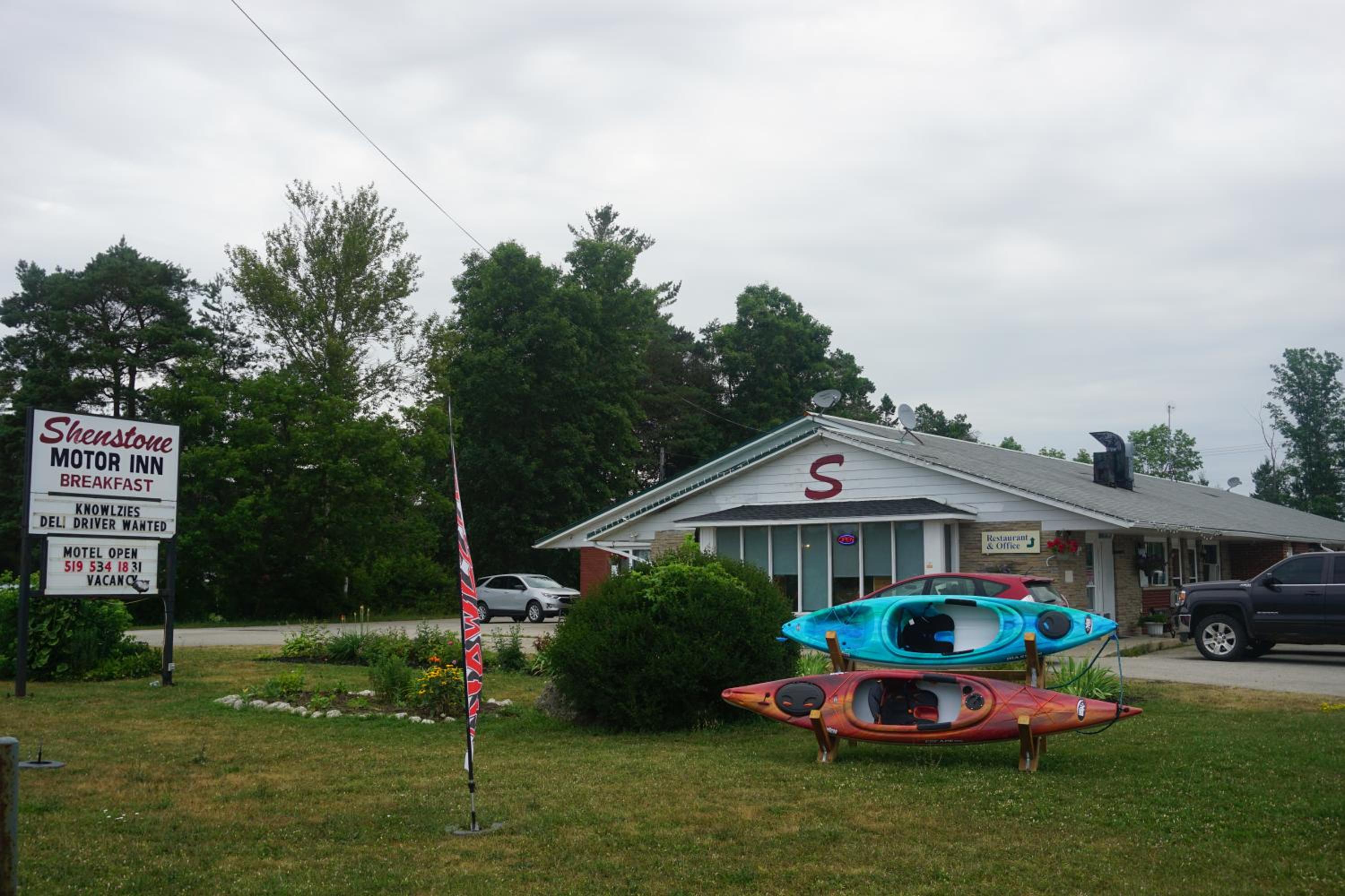 Shenstone Motor Inn
