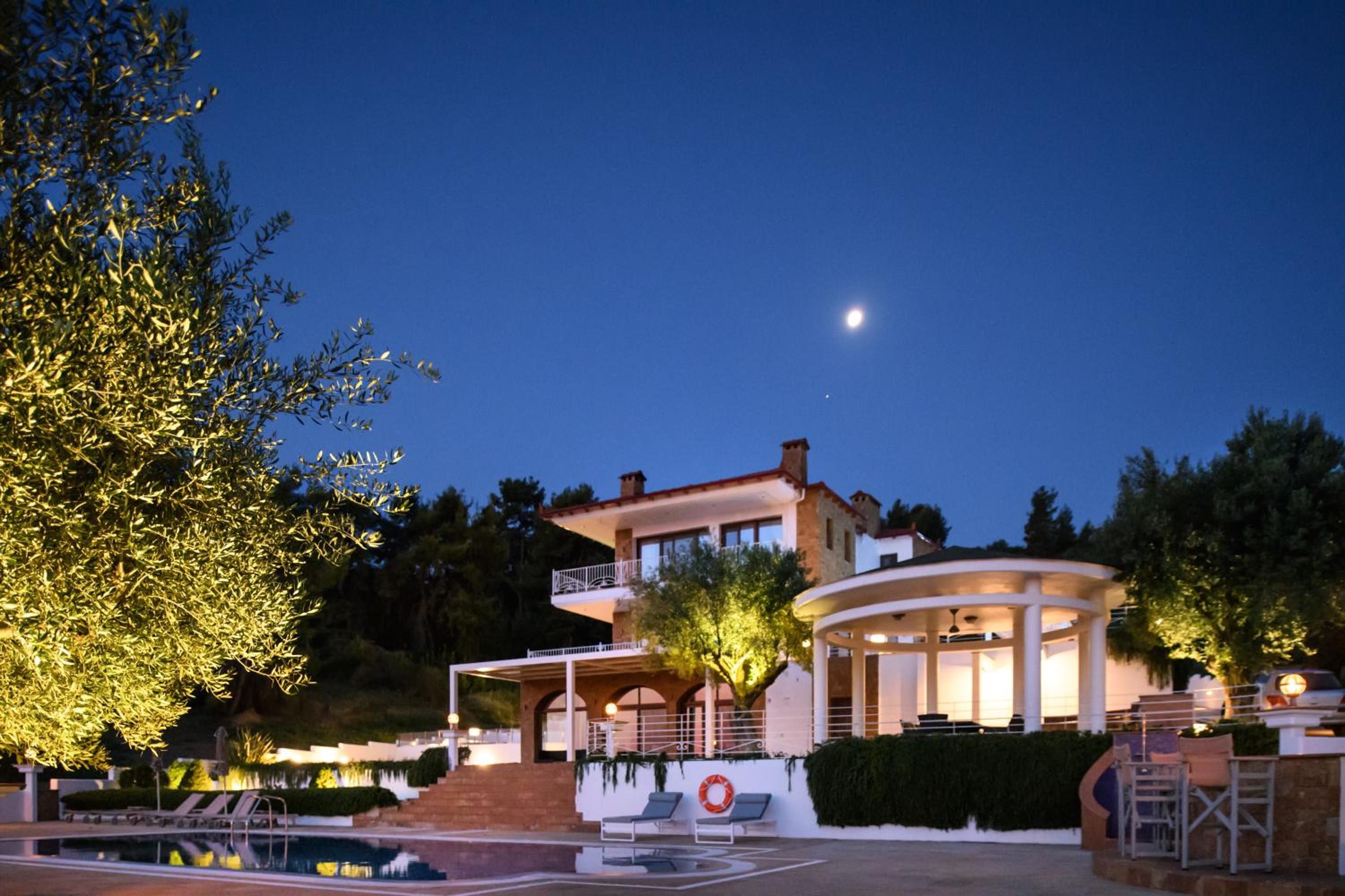 Villa D'Oro - Luxury Villas & Suites