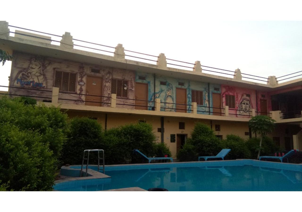 Lake View Stay with In-house Swimming pool