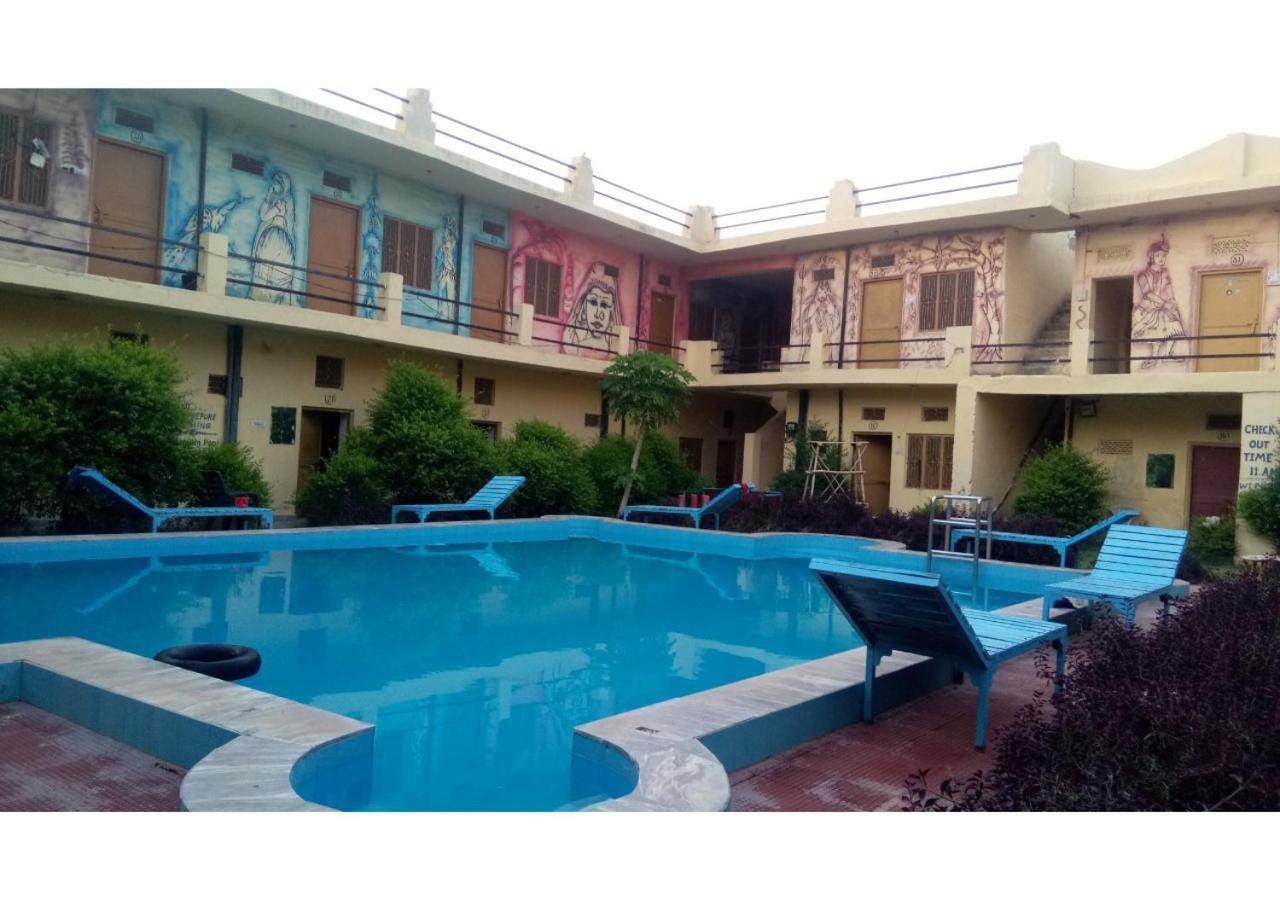 Lake View Stay with In-house Swimming pool