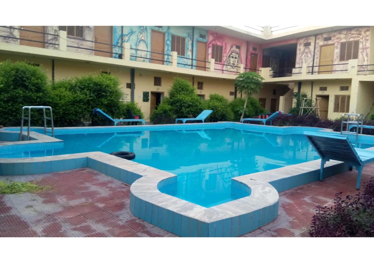Lake View Stay with In-house Swimming pool