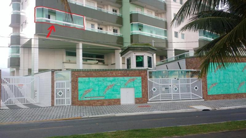 Apto. (pé na areia) com Churrasqueira na sacada