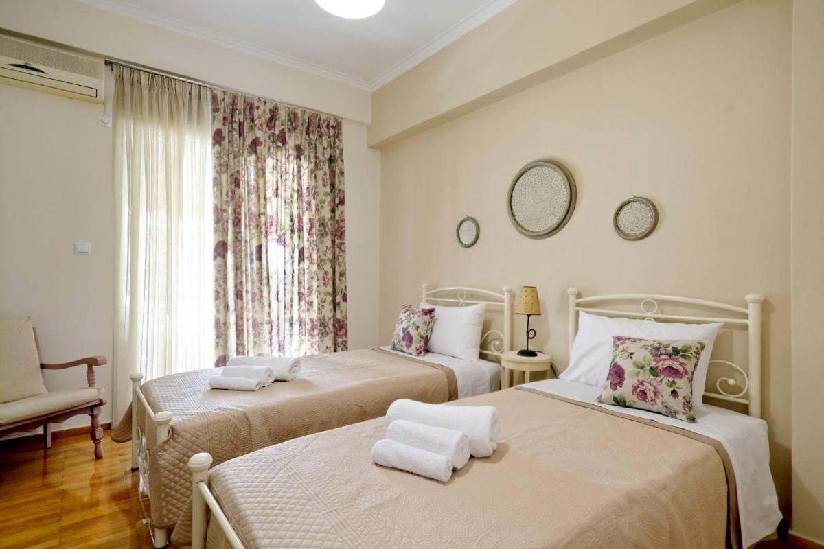 Caryatis Apartment photo 3