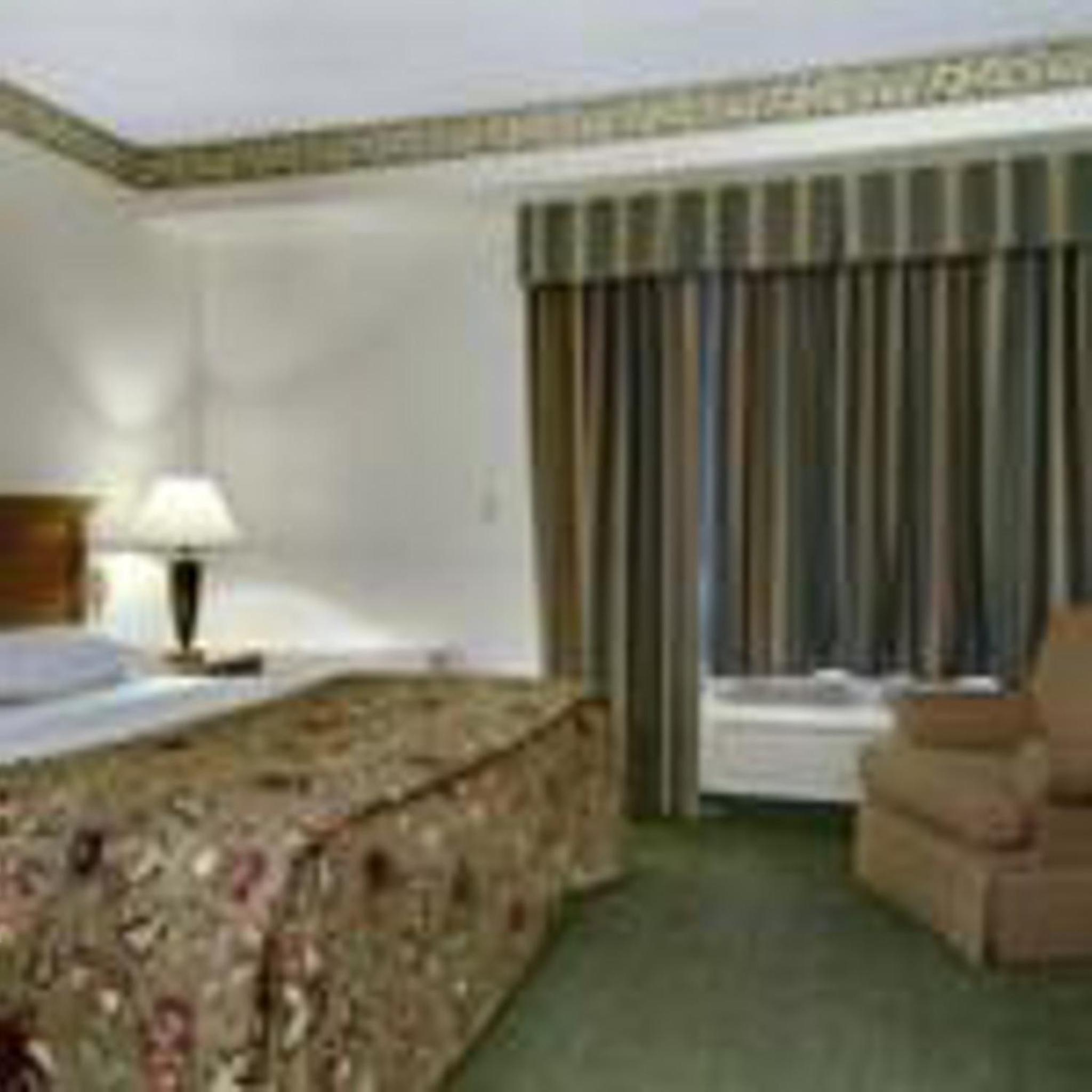 Rutland Vacations - Days Inn by Wyndham Rutland/Killington Area - Property Image 24