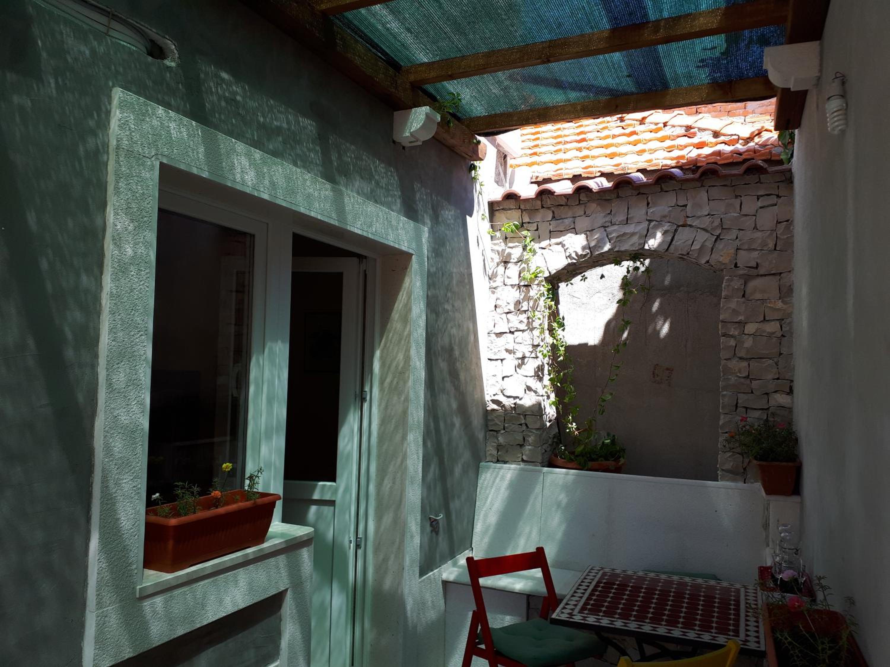 Baskotin view 3
