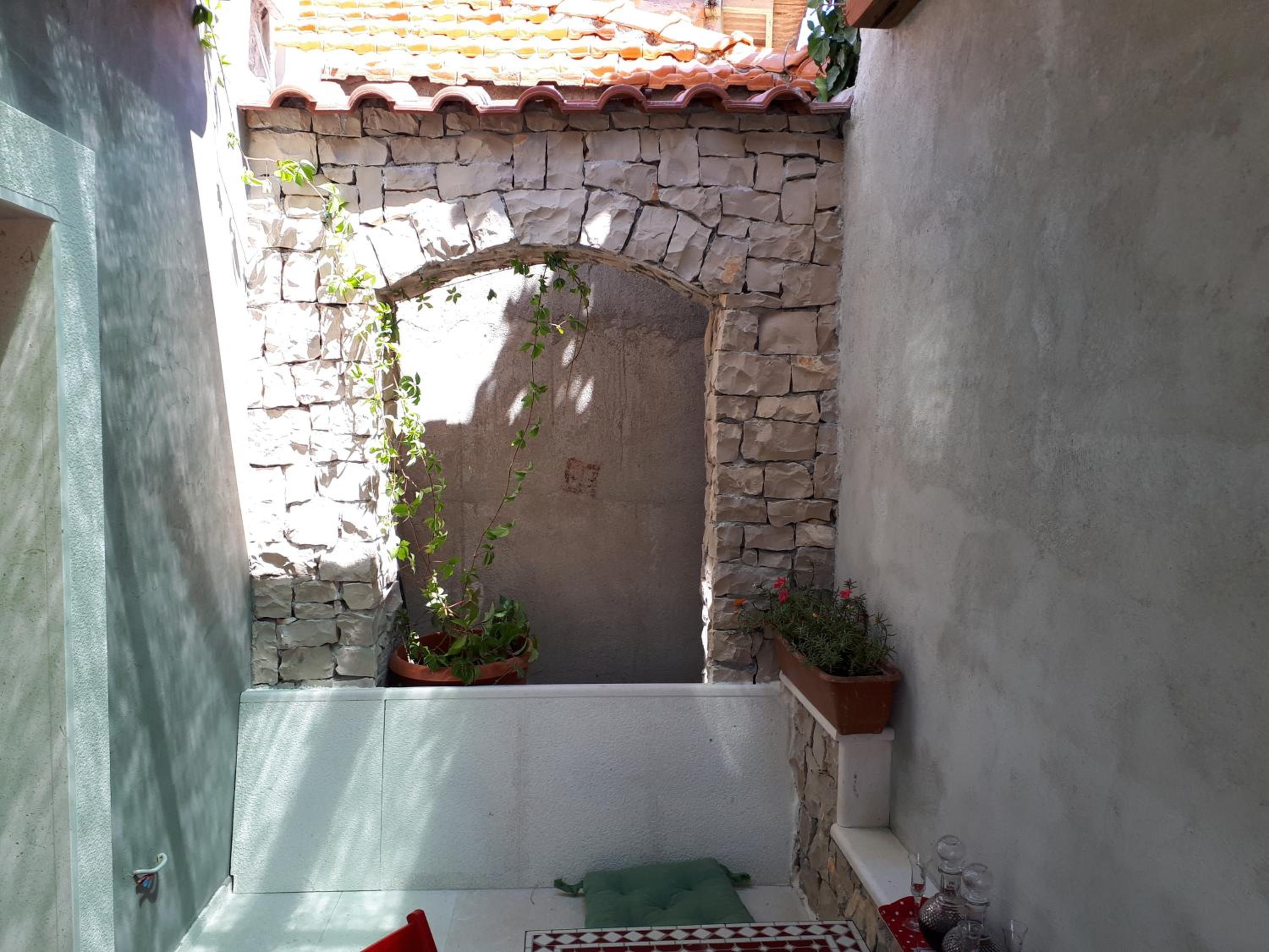 Baskotin view 4