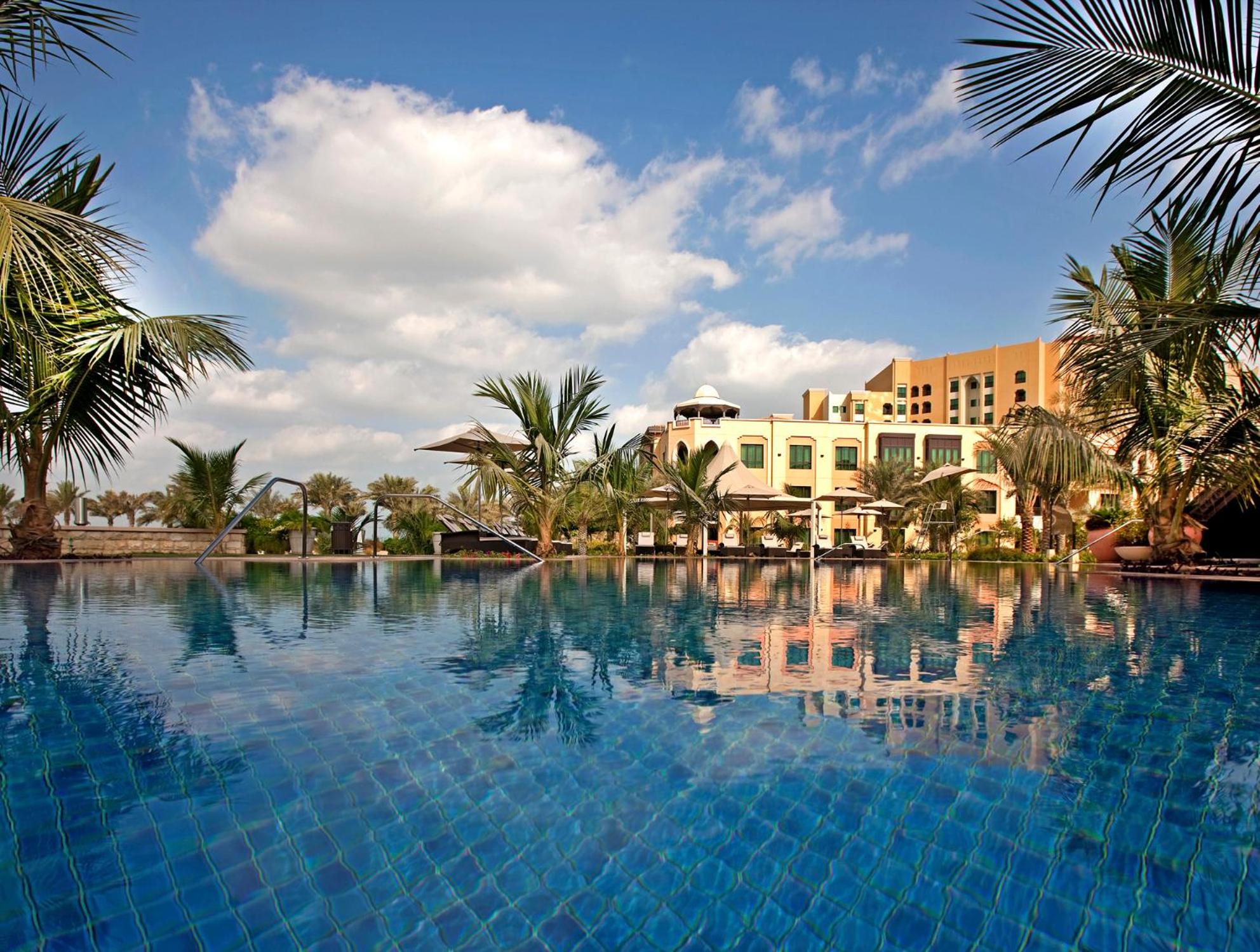 Shangri-La Hotel Apartments Qaryat Al Beri — photo 2
