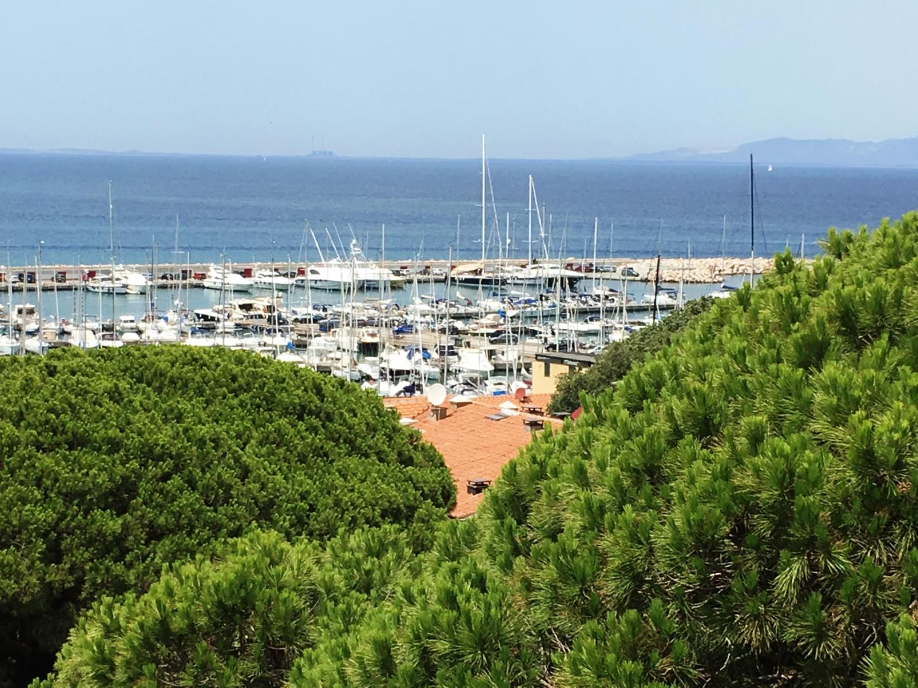 Holiday Homes Marina apartments