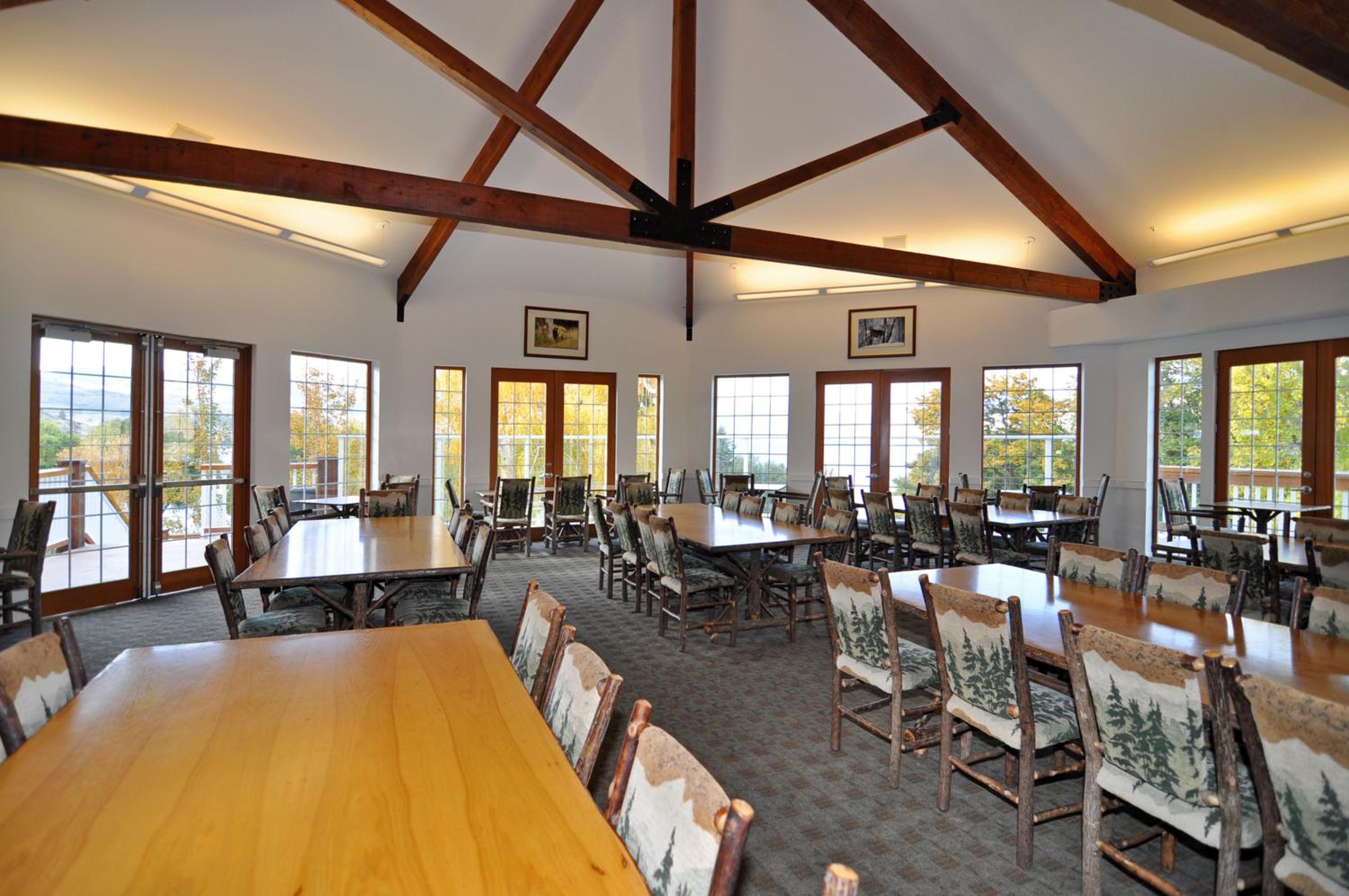 Lakeside Lodge and Suites