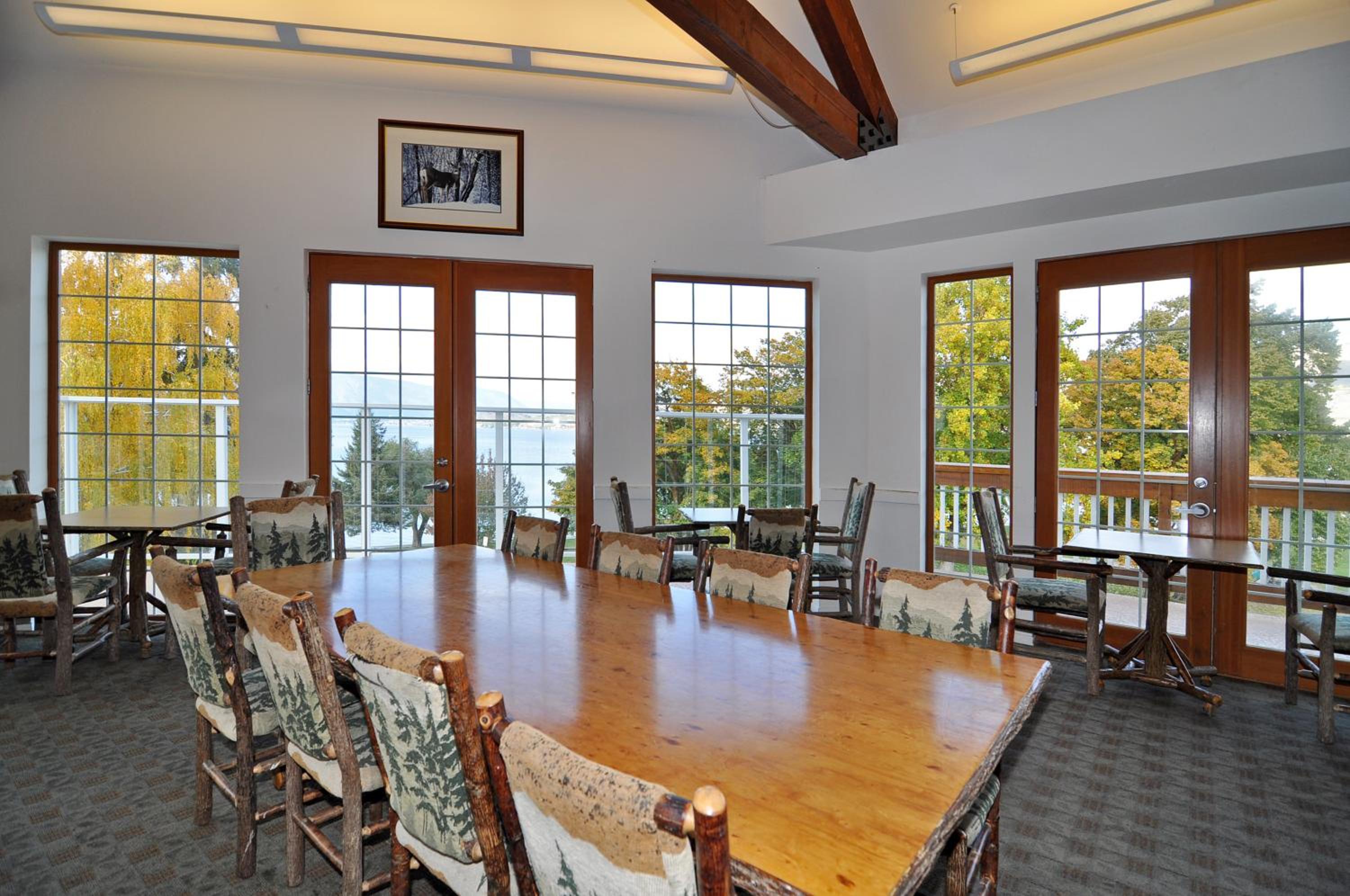 Lakeside Lodge and Suites