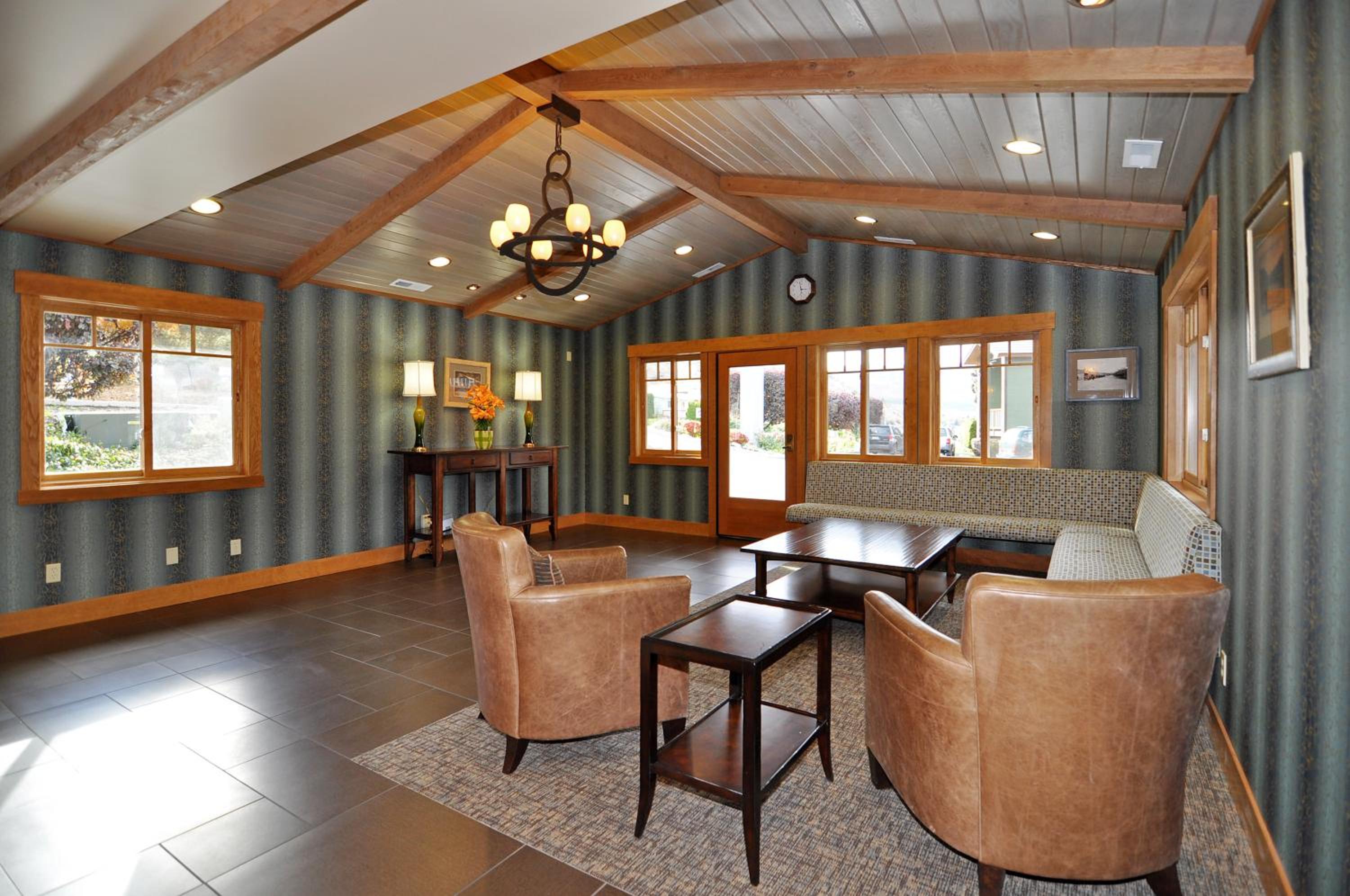 Lakeside Lodge and Suites