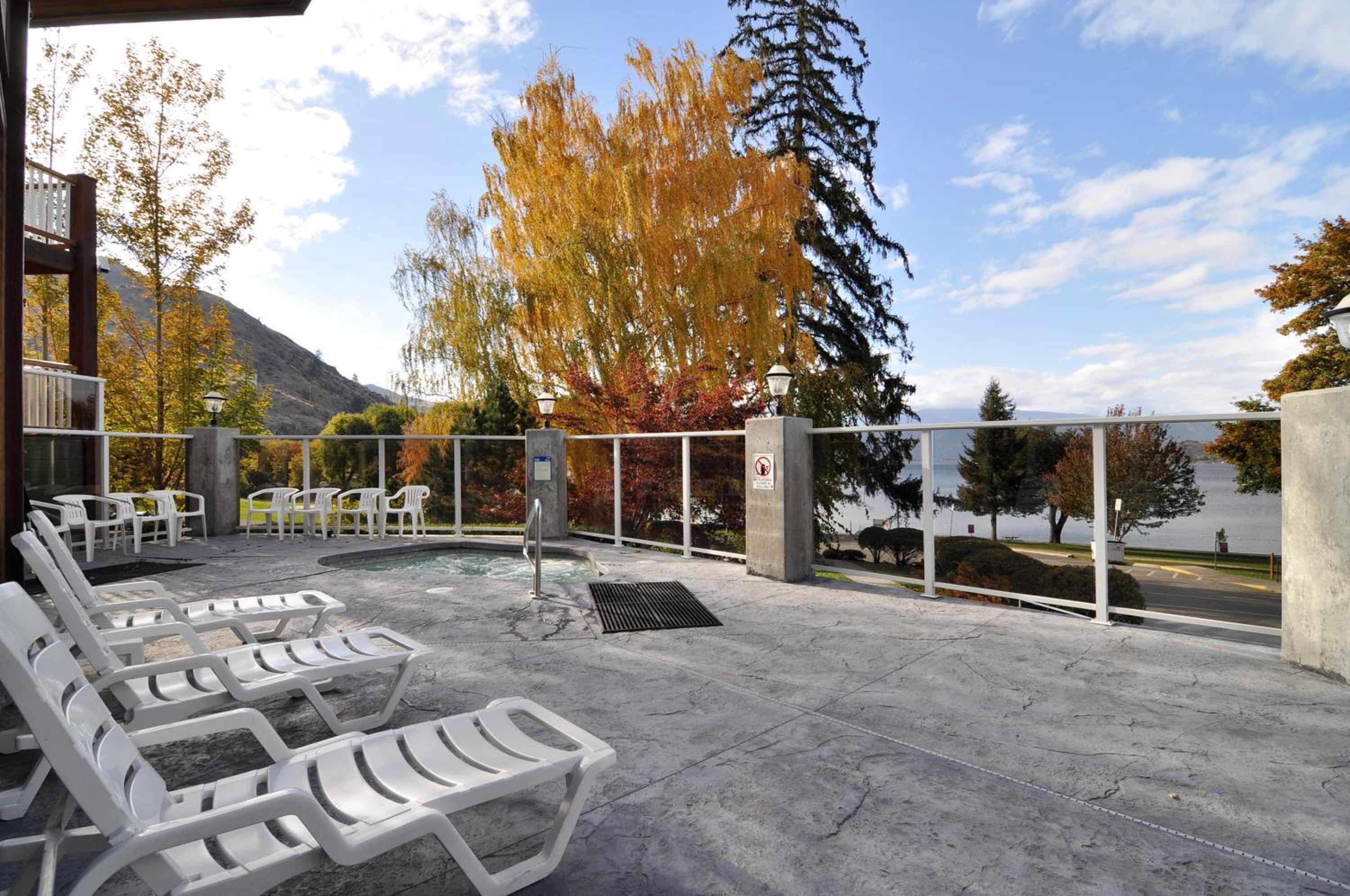 Lakeside Lodge and Suites