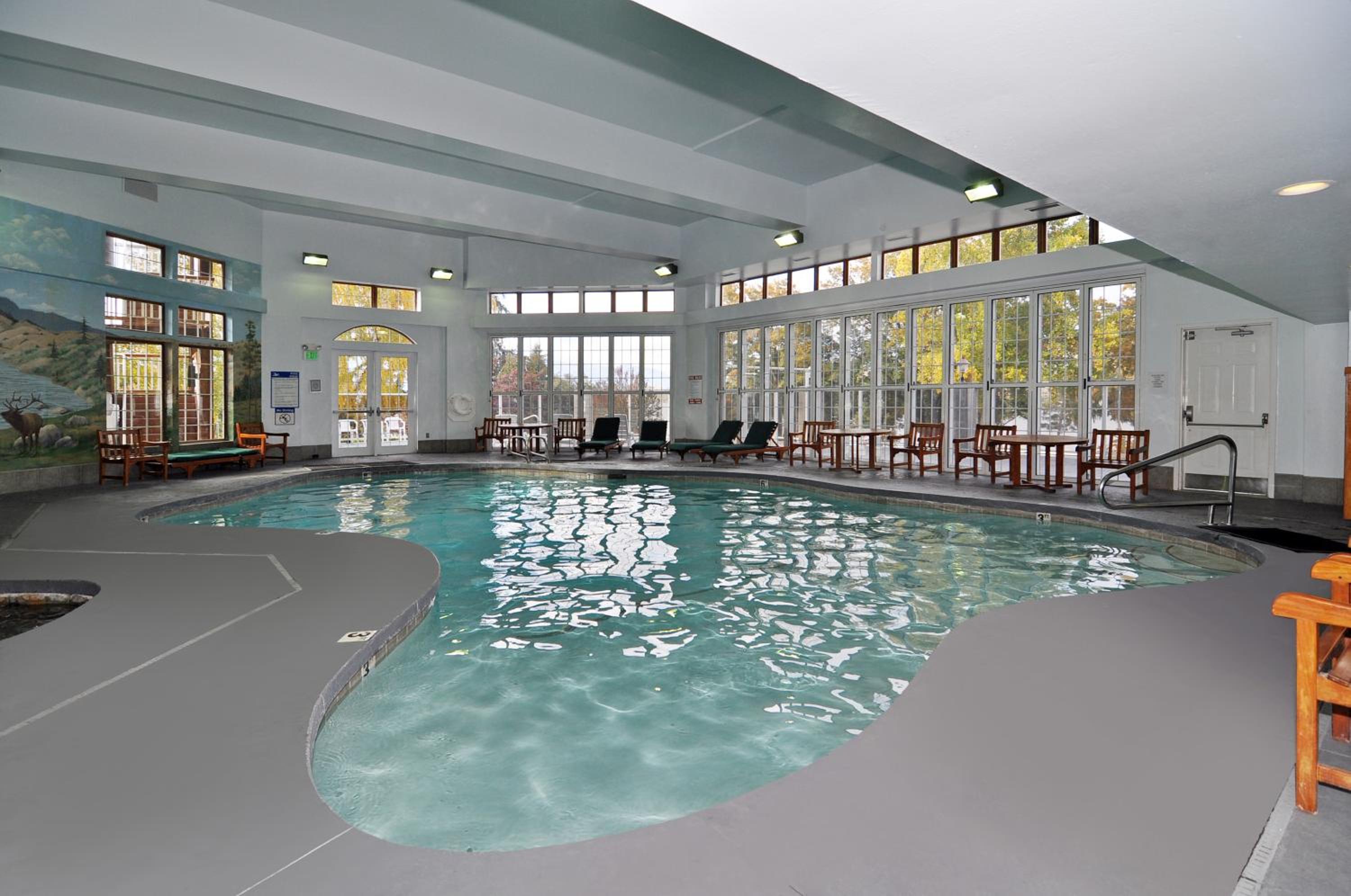 Lakeside Lodge and Suites