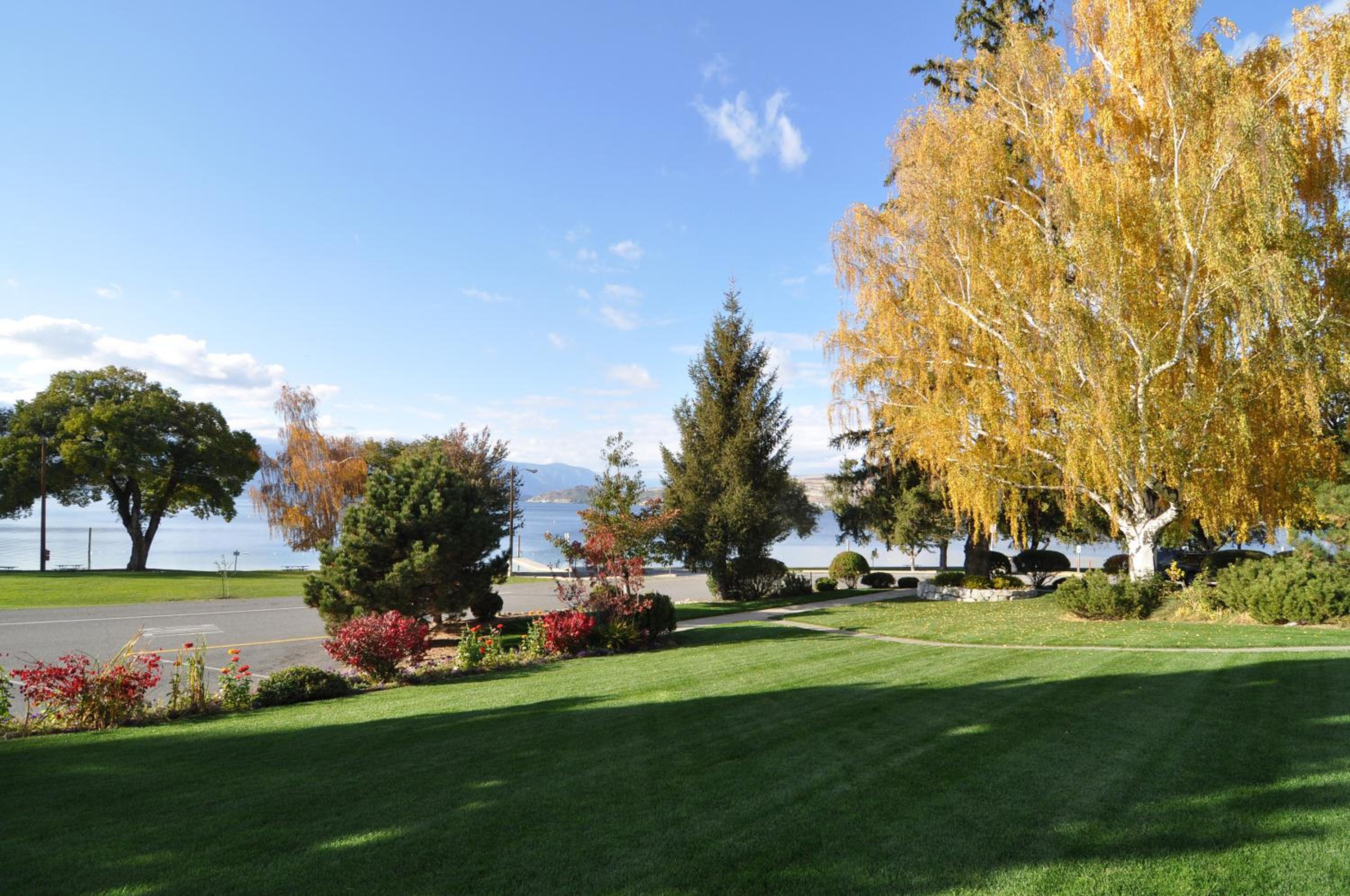 Lakeside Lodge and Suites