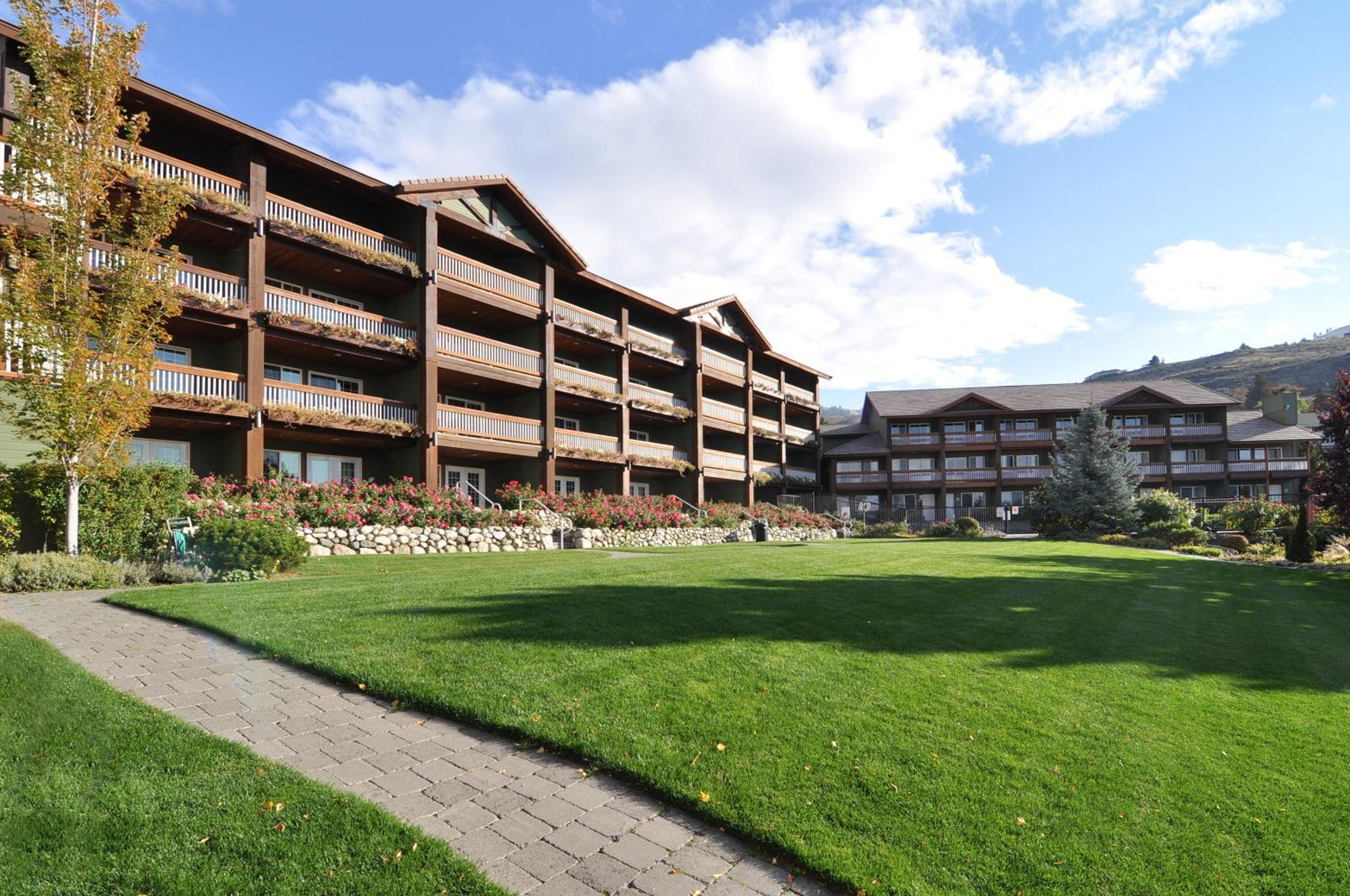 Lakeside Lodge and Suites
