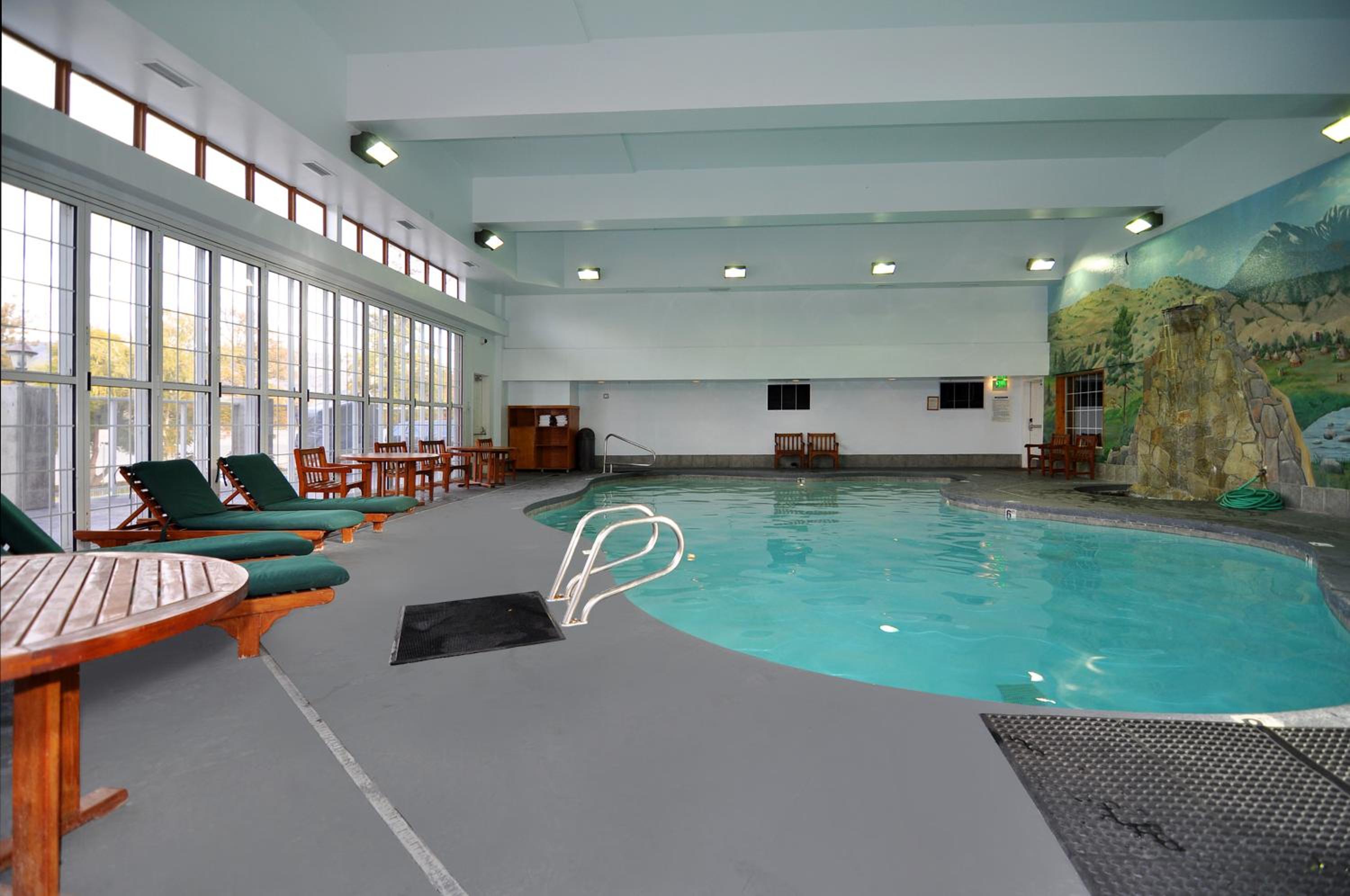 Lakeside Lodge and Suites