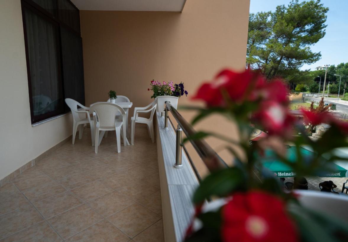 balcony