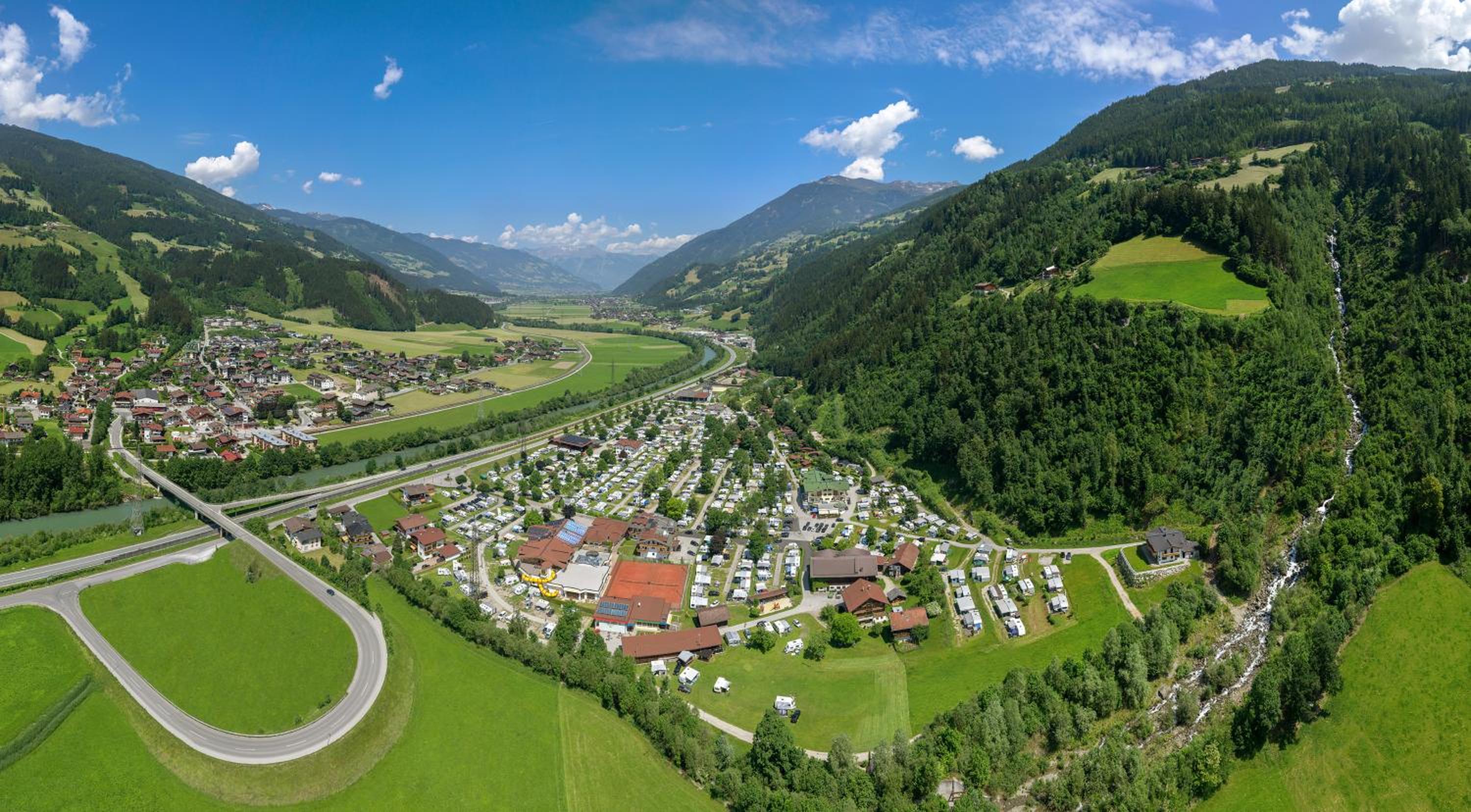 Mountainview Lodge - Chalet im Zillertal direkt am 5 Sterne Campingplatz Aufenfeld mit Hallenbad und Sauna