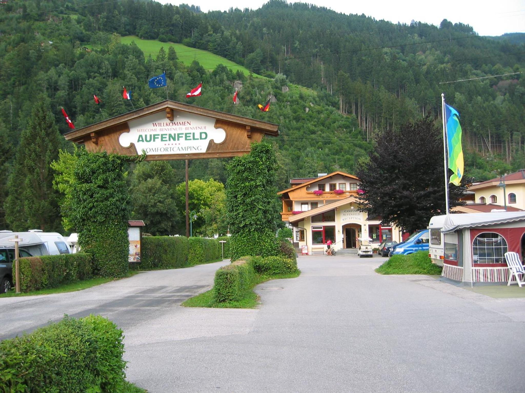 Mountainview Lodge - Chalet im Zillertal direkt am 5 Sterne Campingplatz Aufenfeld mit Hallenbad und Sauna