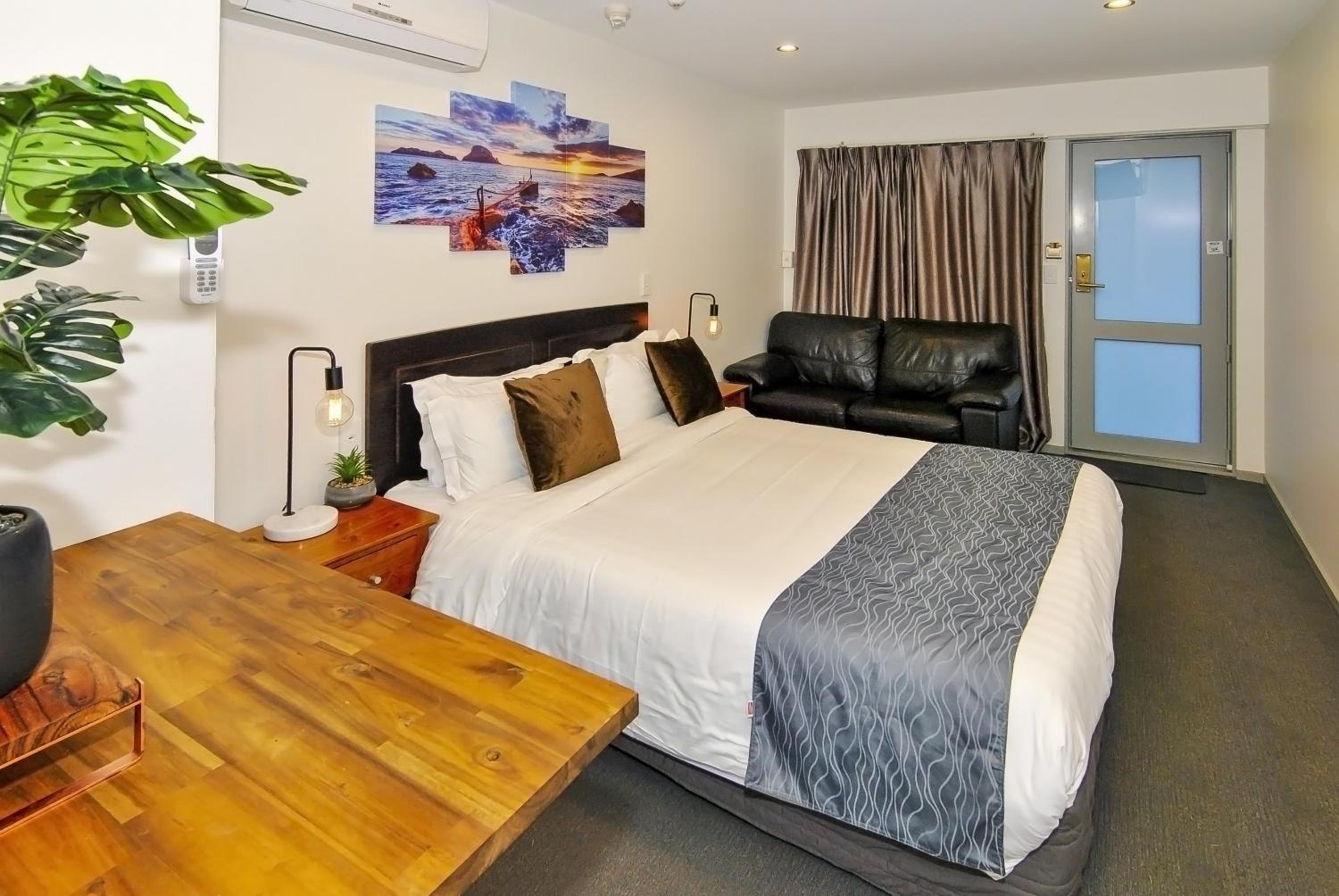 Newlands Court Motel