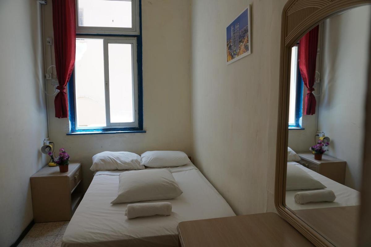 Momo's Hostel