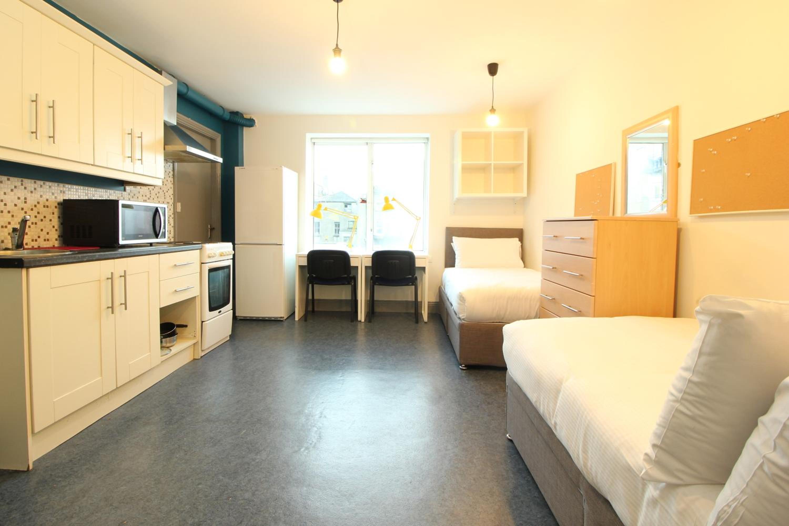 Tom Dick and Harriet's Accommodation