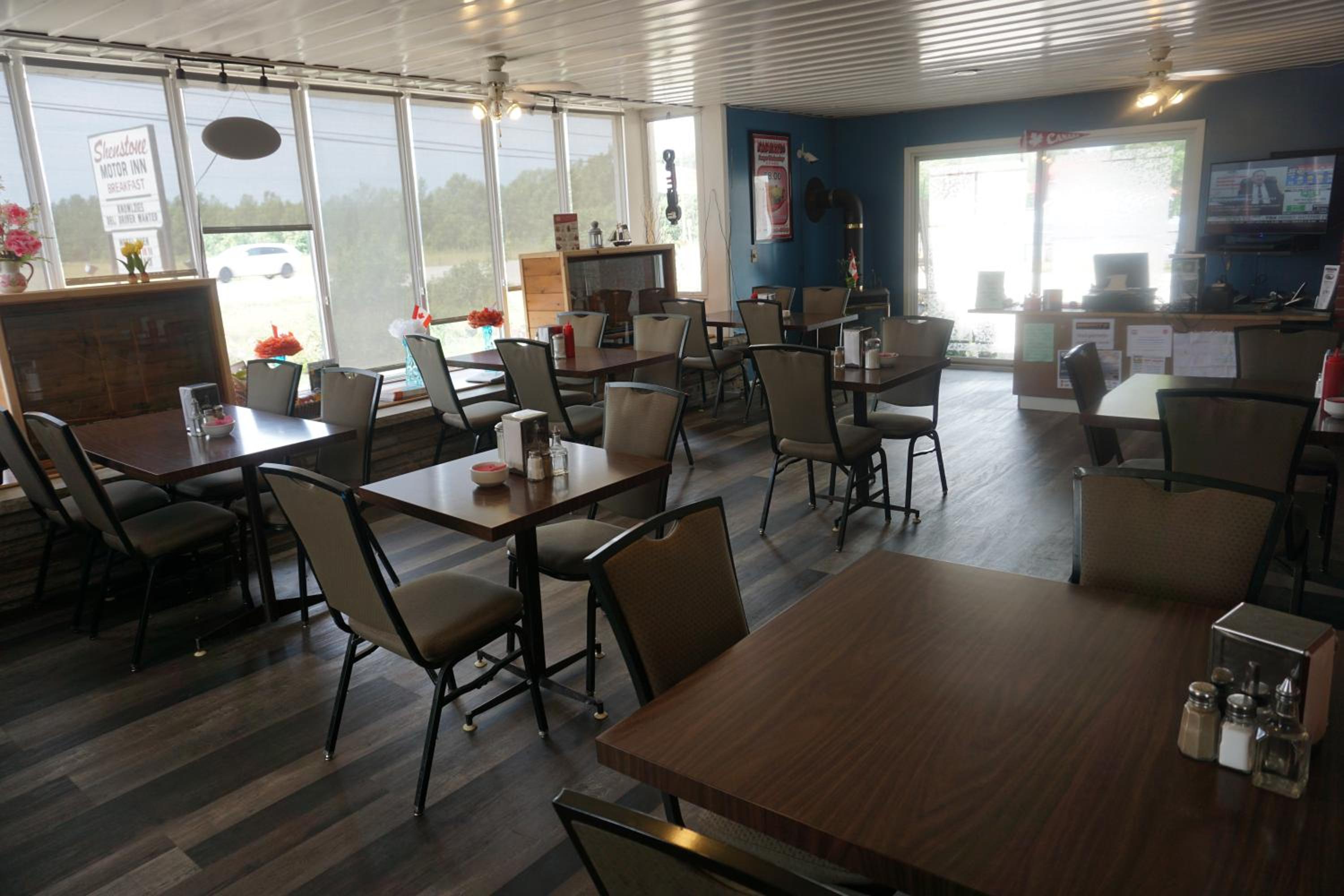 Shenstone Motor Inn