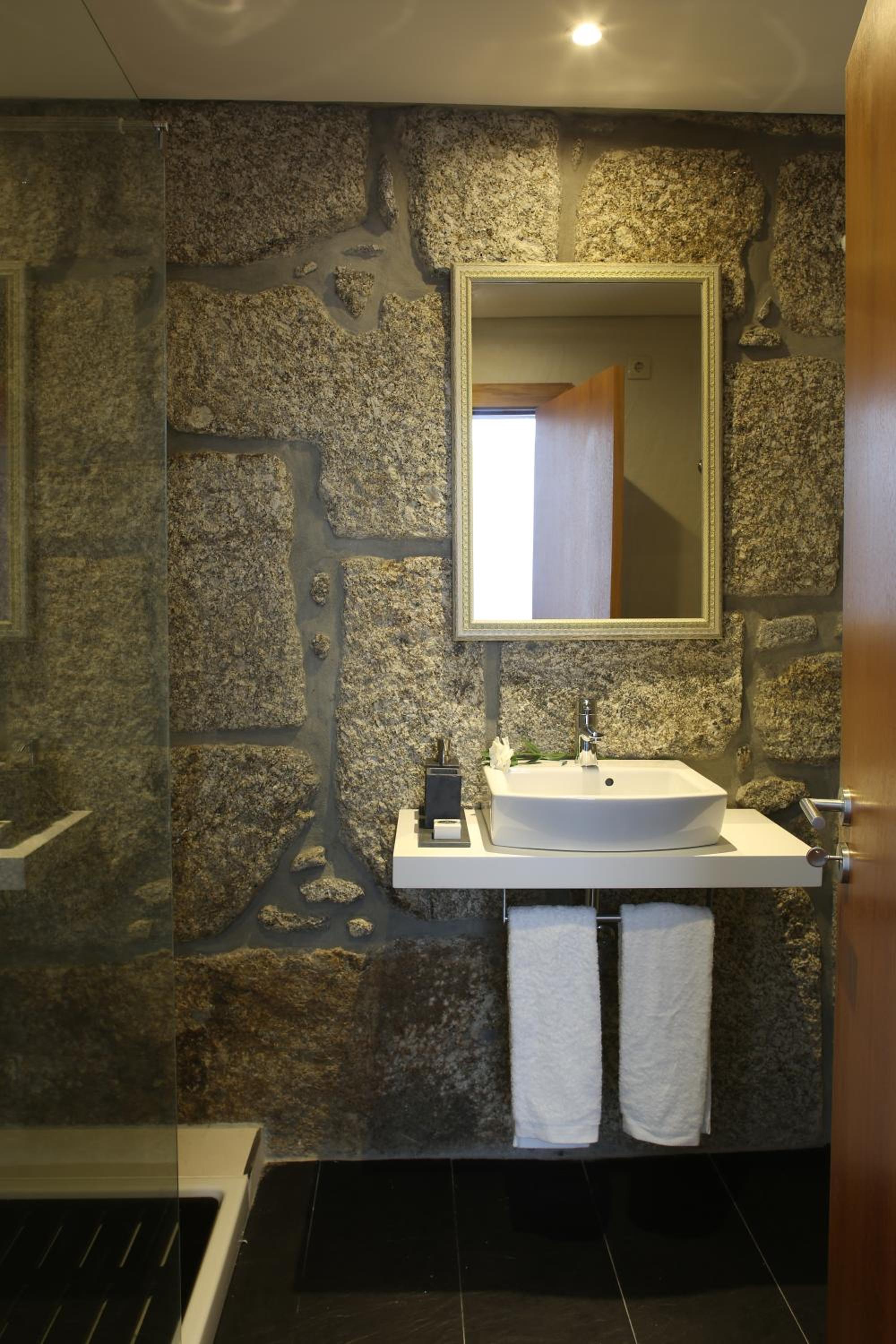 Solar Egas Moniz-Charming House & Local Experiences