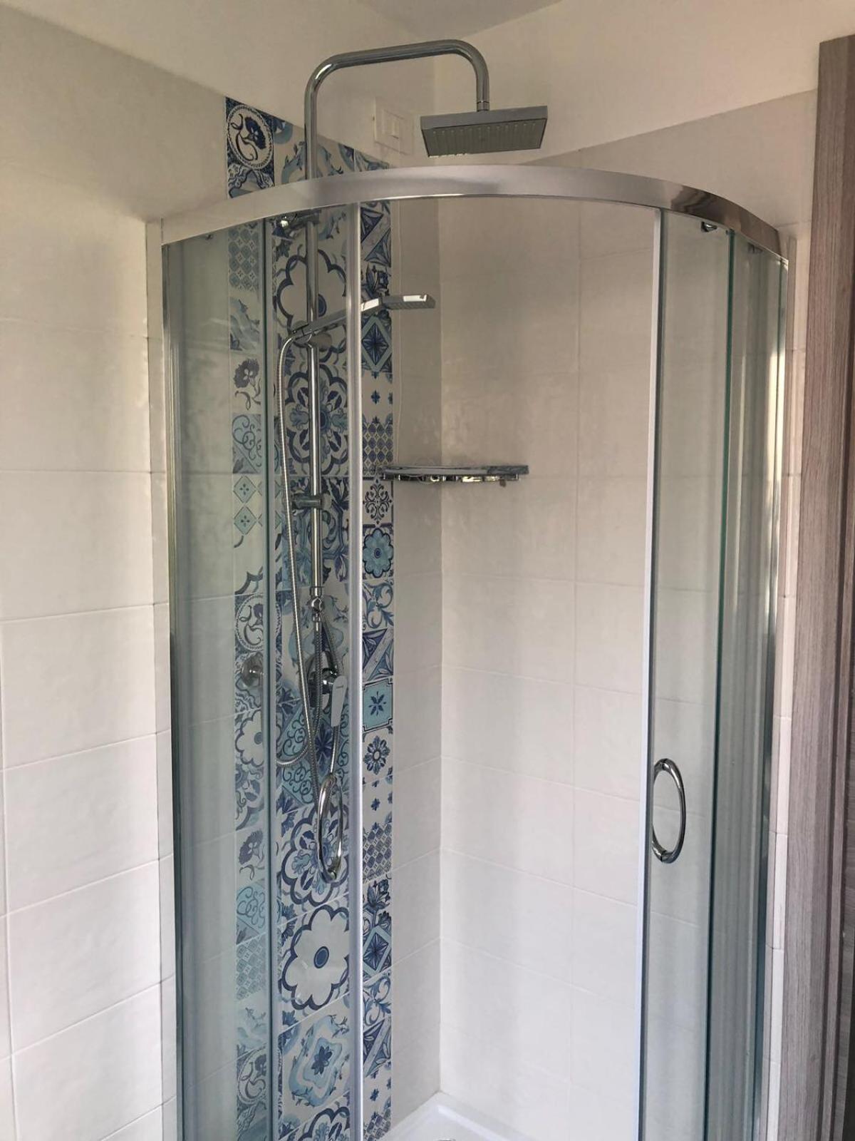 Nereide en Tropea — bathroom
