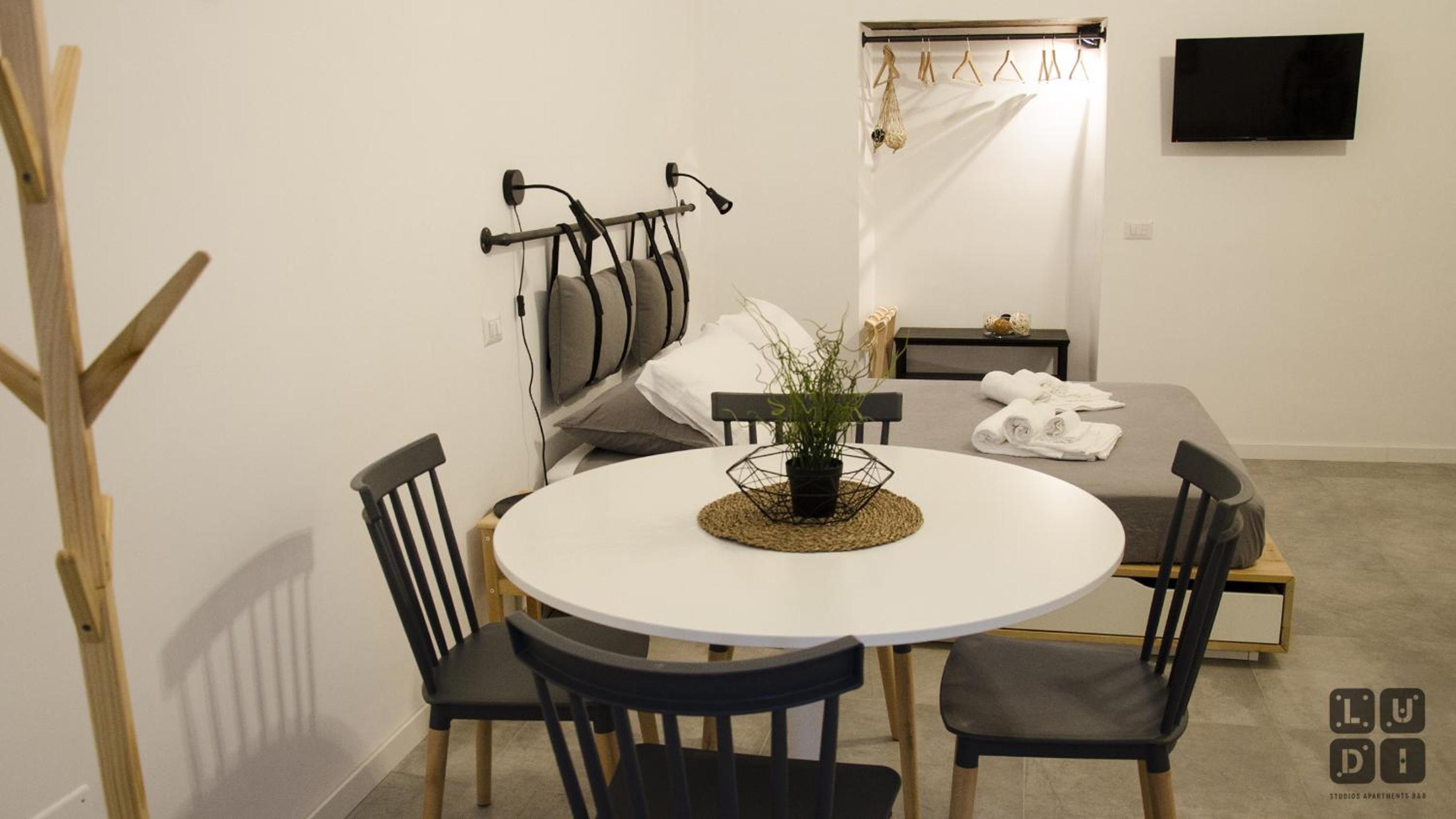 Ludi Studios en Pompei — hotel room