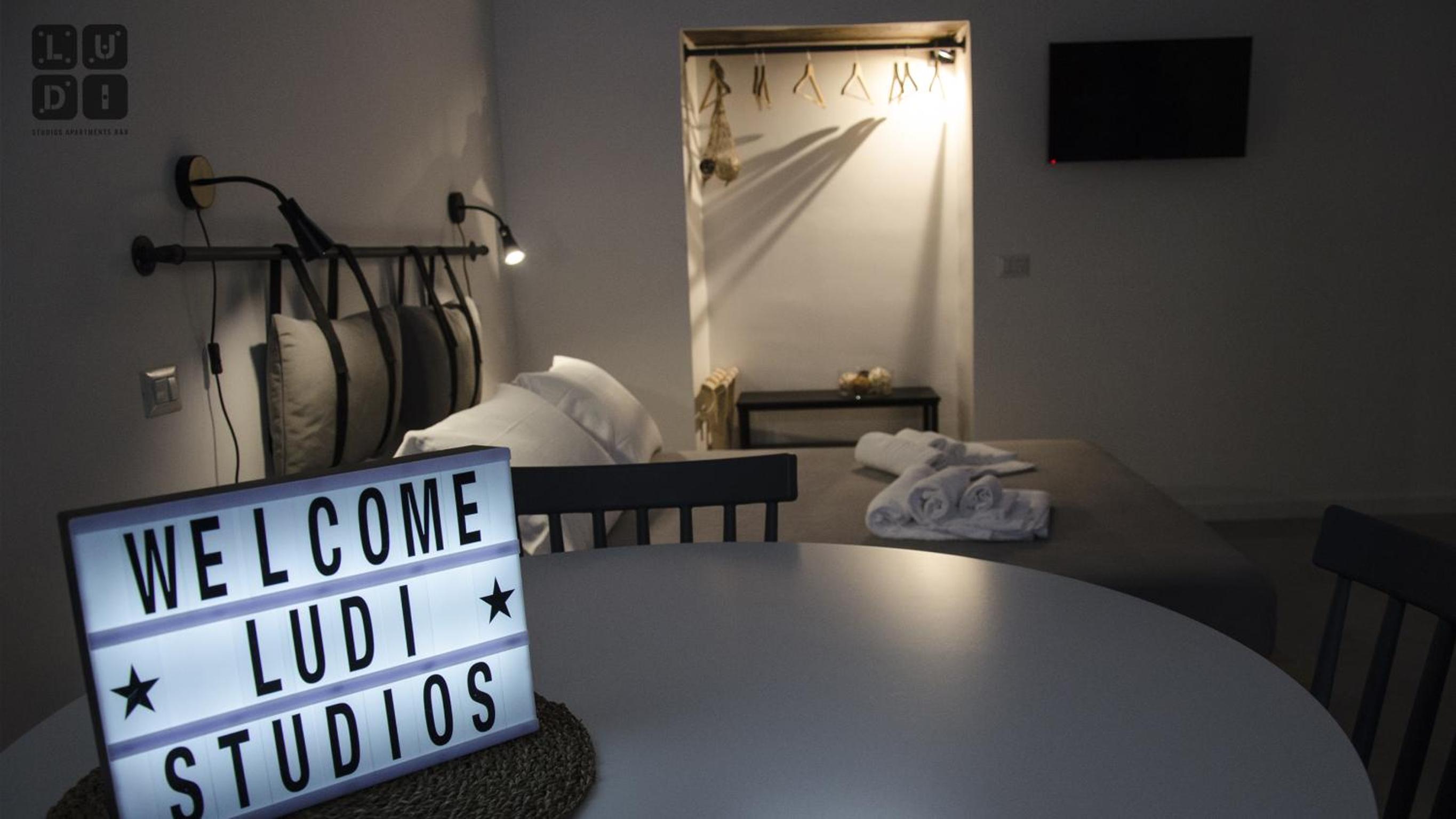Ludi Studios en Pompei — hotel room