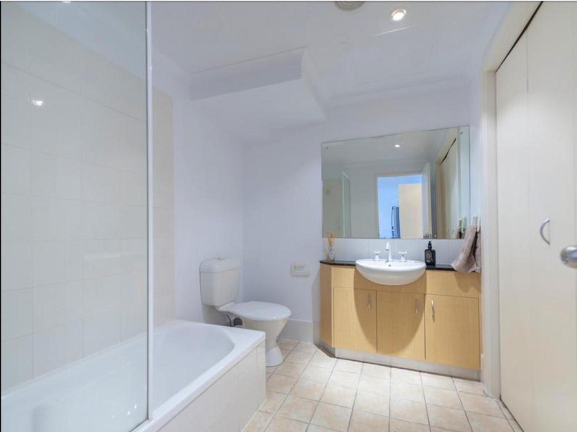 Spacious 4 BR and 2 Bathrooms City Apartment