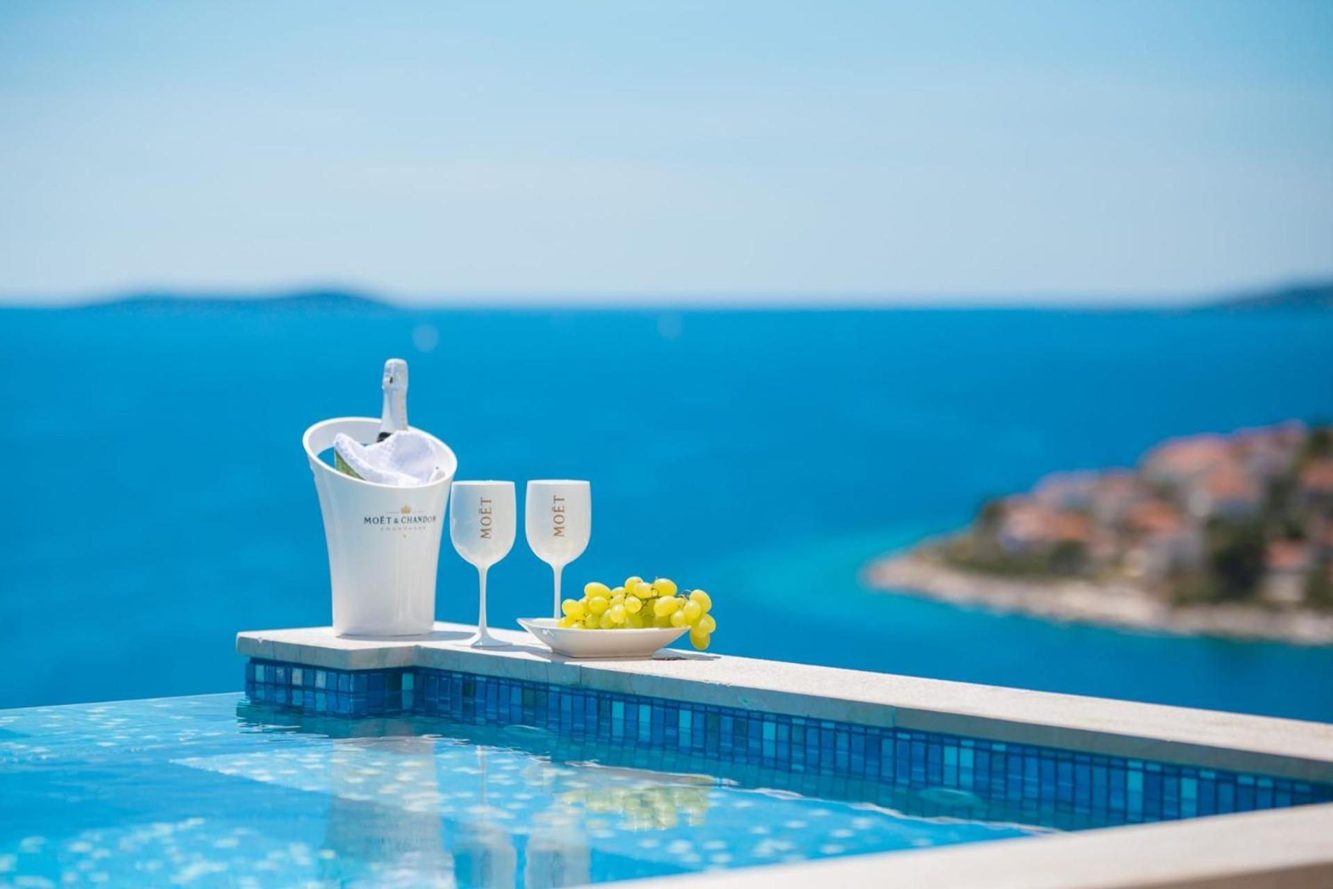Luxury Villa Gold Pearl with Pool view 4
