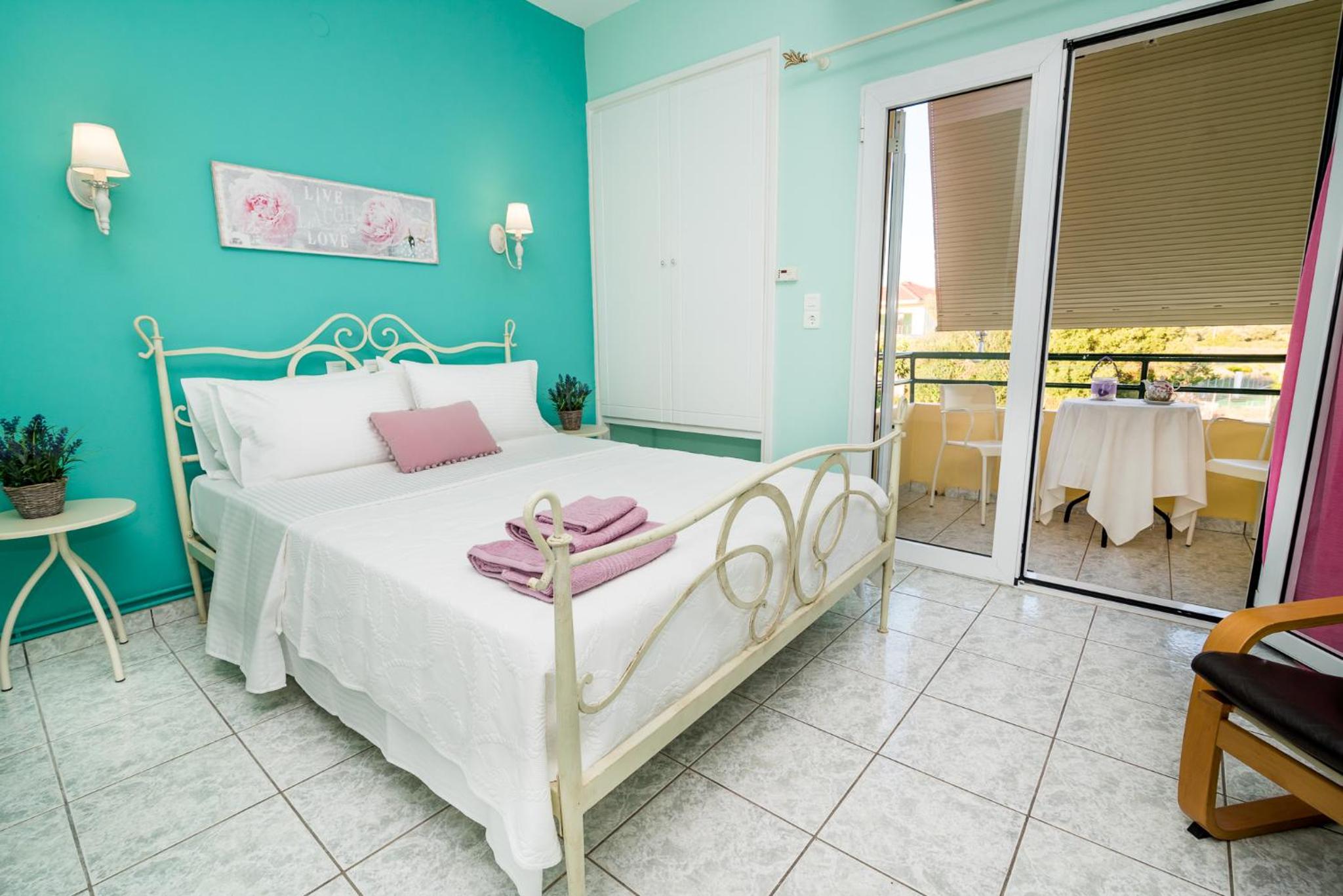 Bed & Sleeping Area