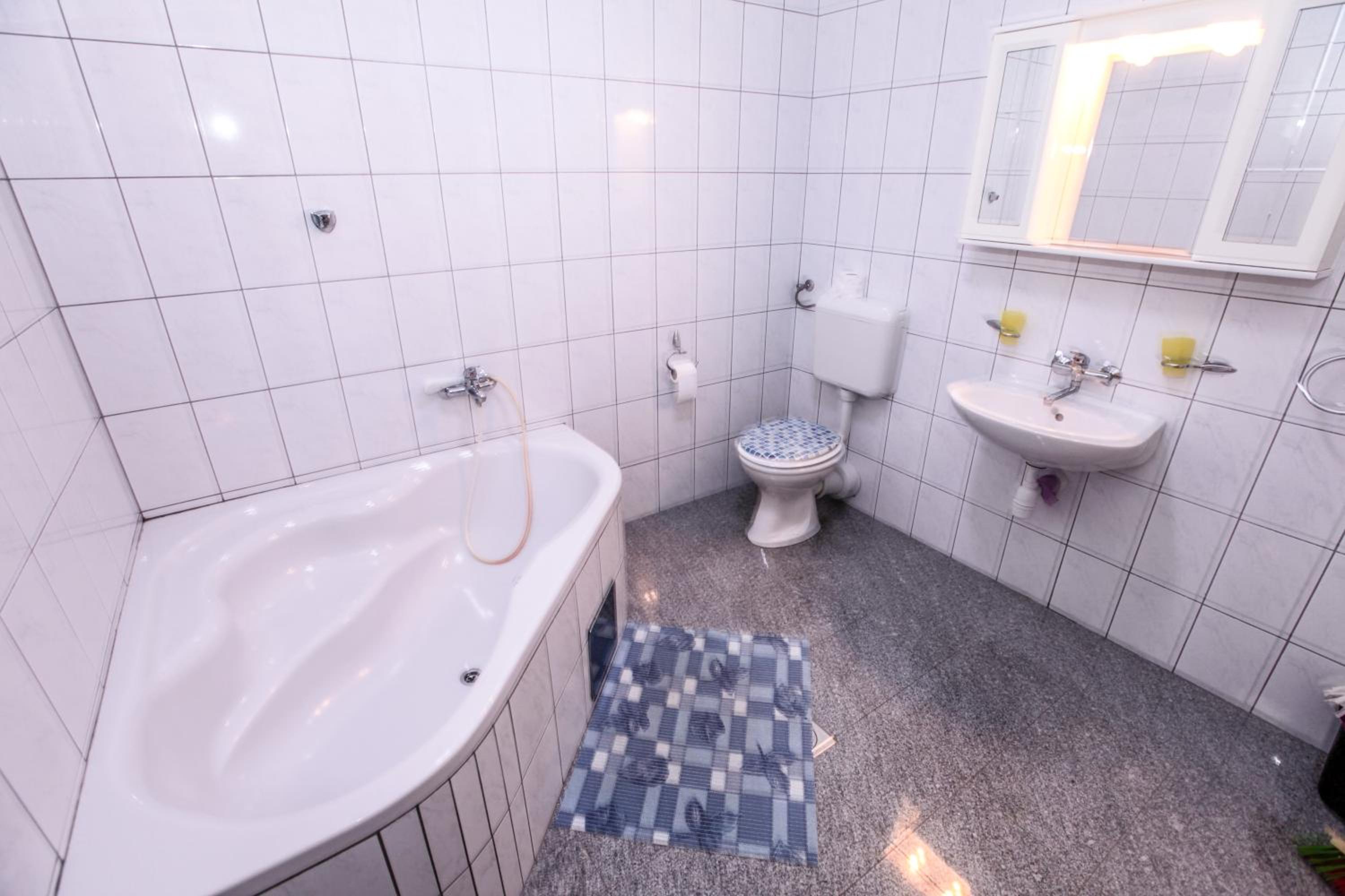 Apartments Dinko