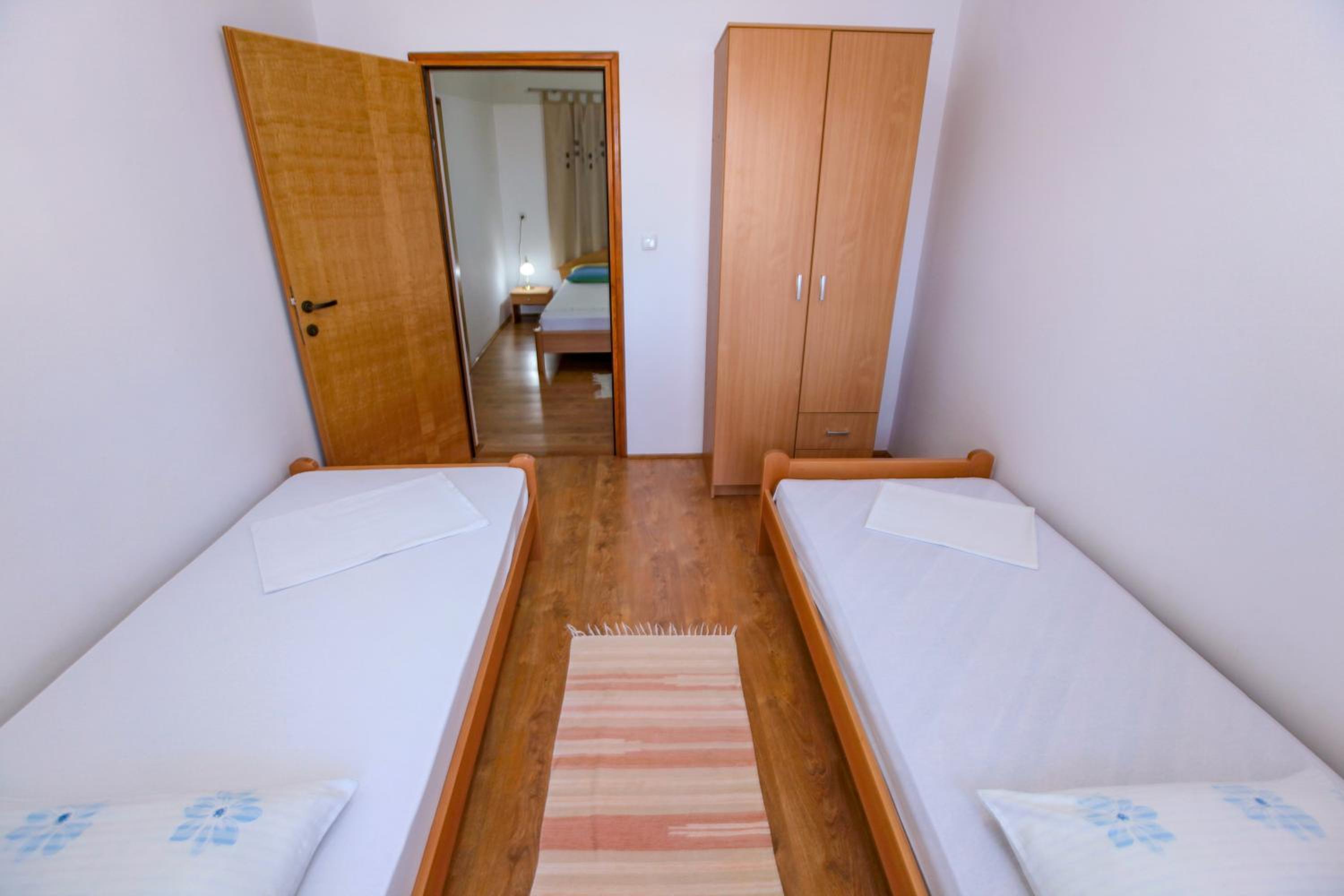 Apartments Dinko