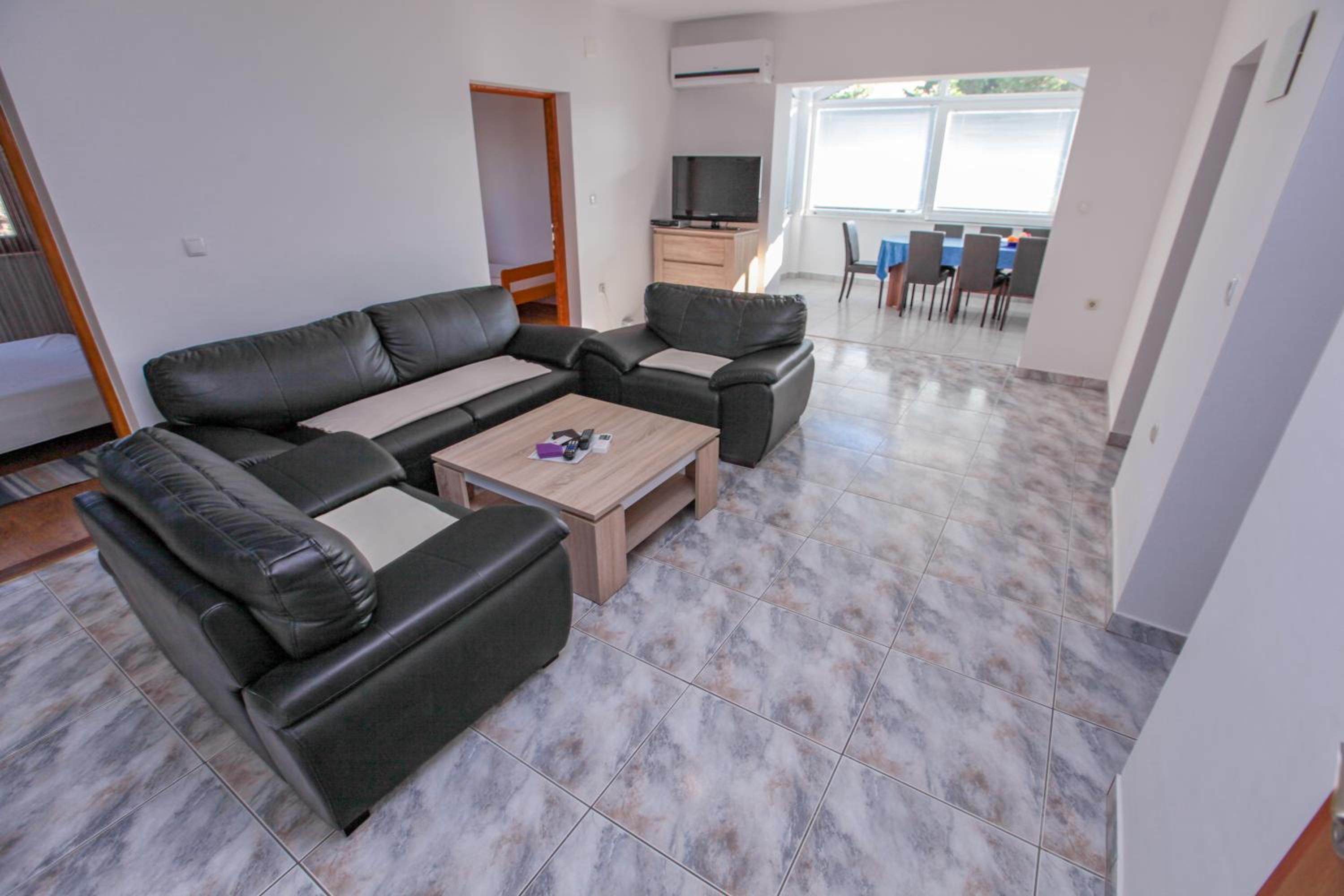 Apartments Dinko