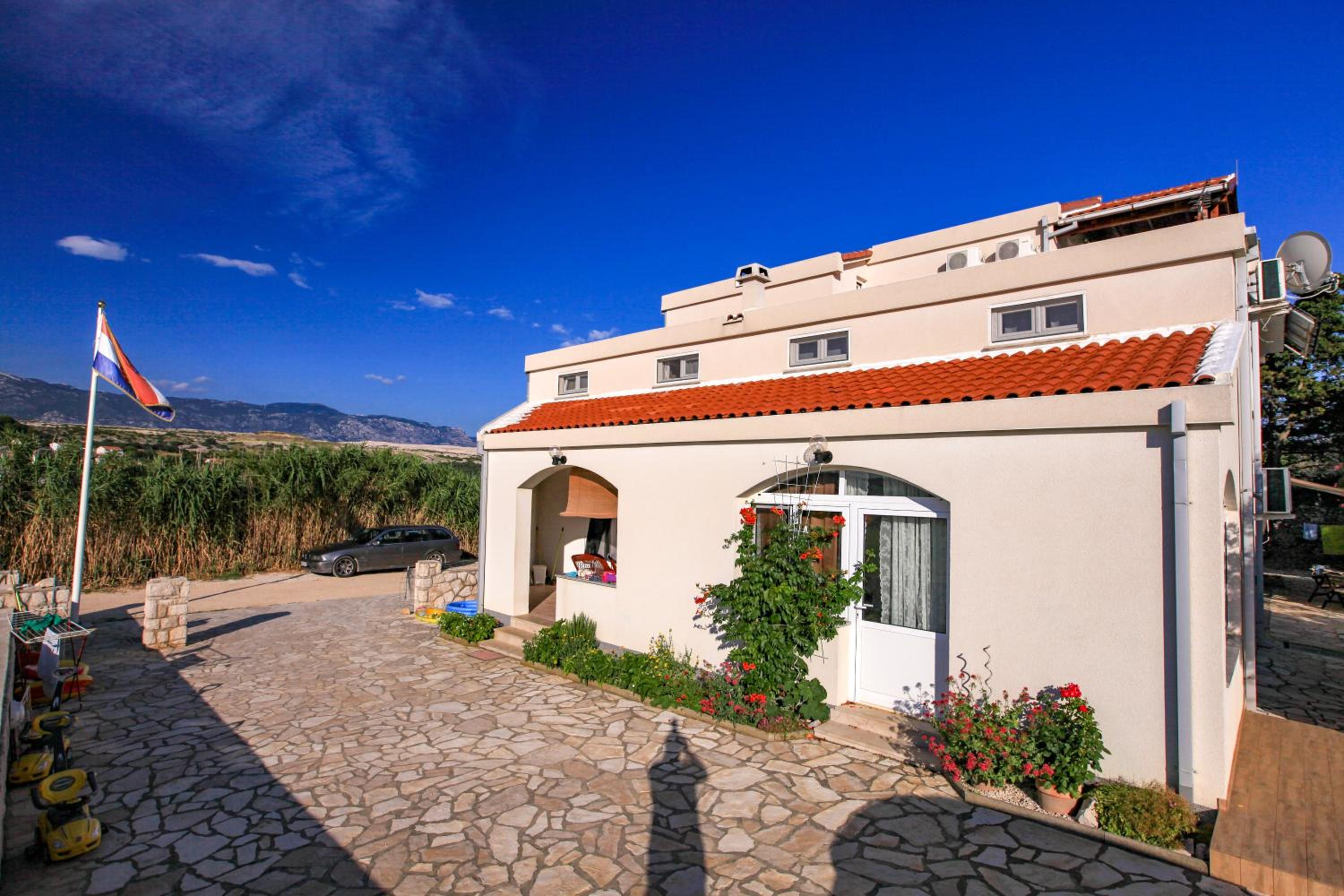 Apartments Dinko