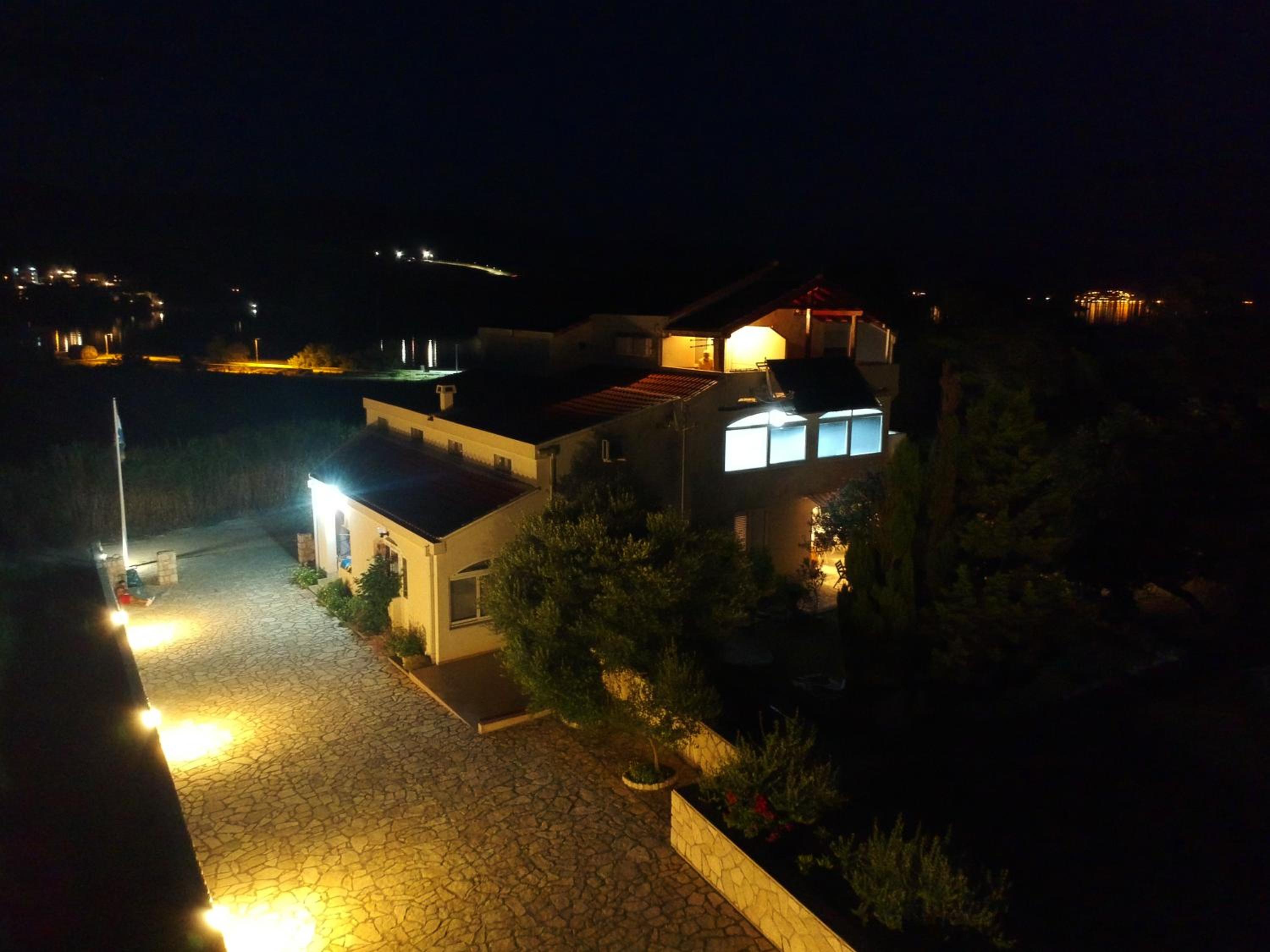 Apartments Dinko