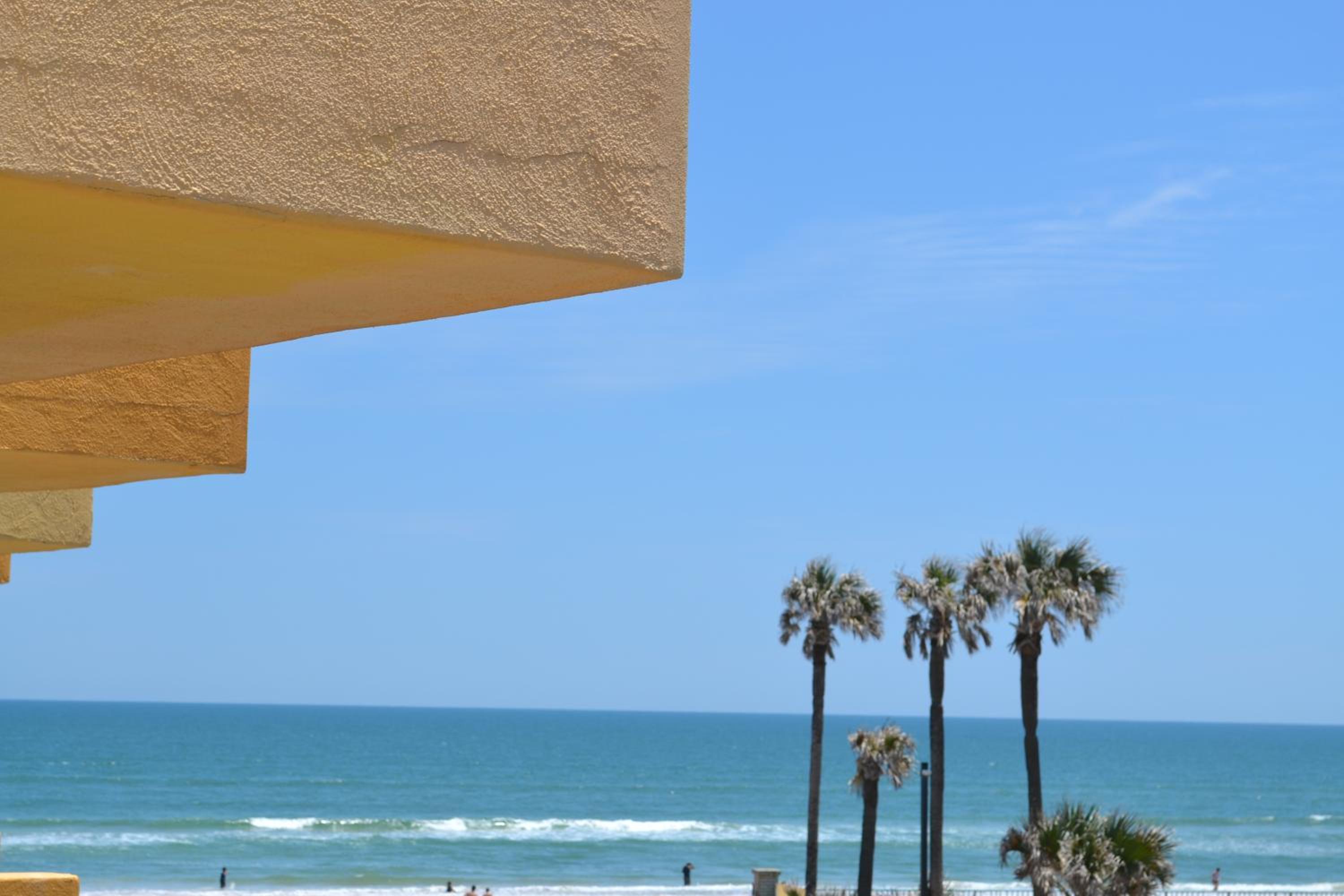 Hotel Daytona Beach studio condo with beautiful Ocean view