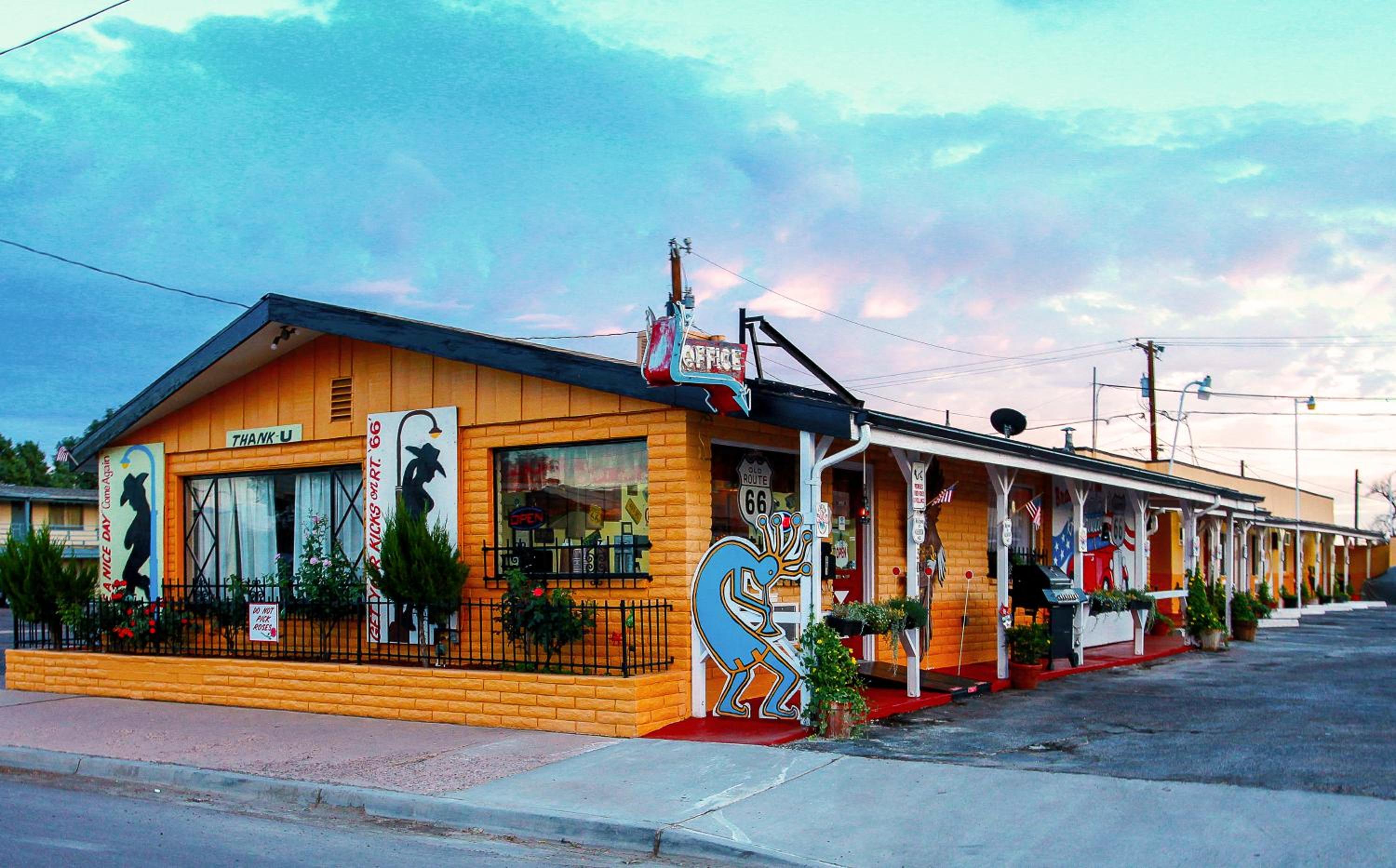 Brad's Desert Inn