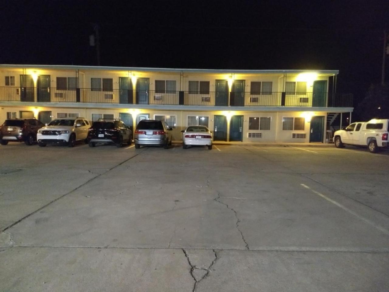 Motel 8 Willcox view 4