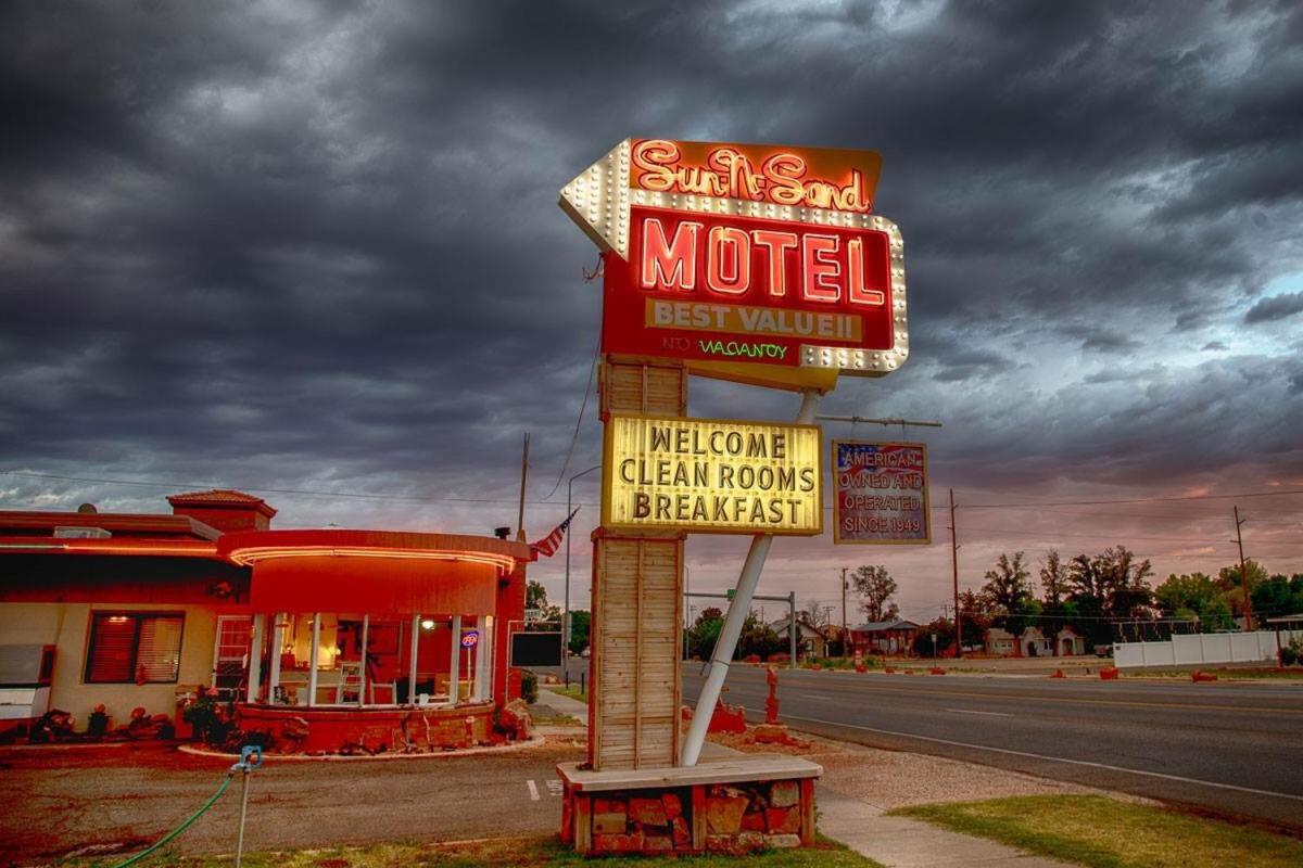 Sun -N- Sand Motel view 2