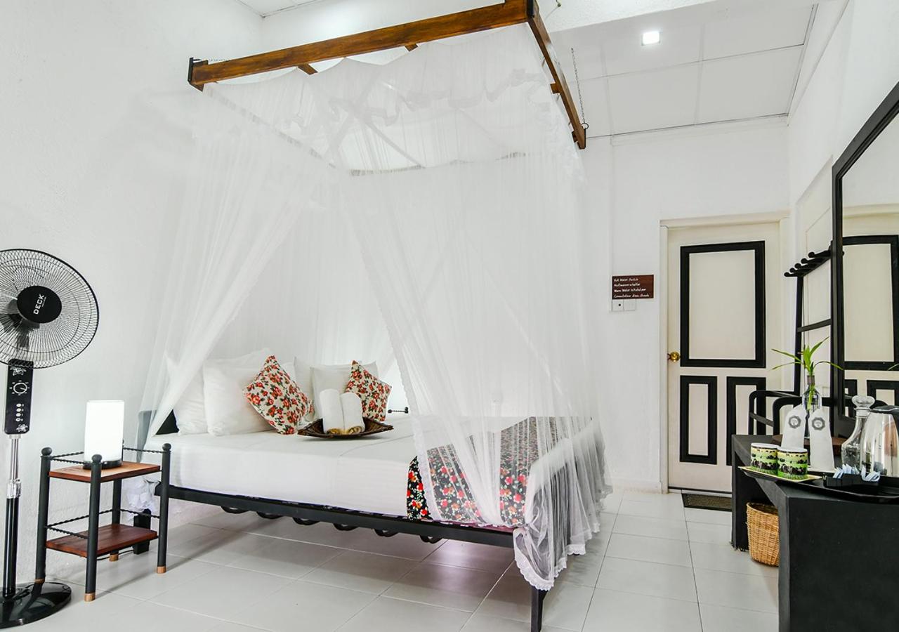 Thotupola Residence