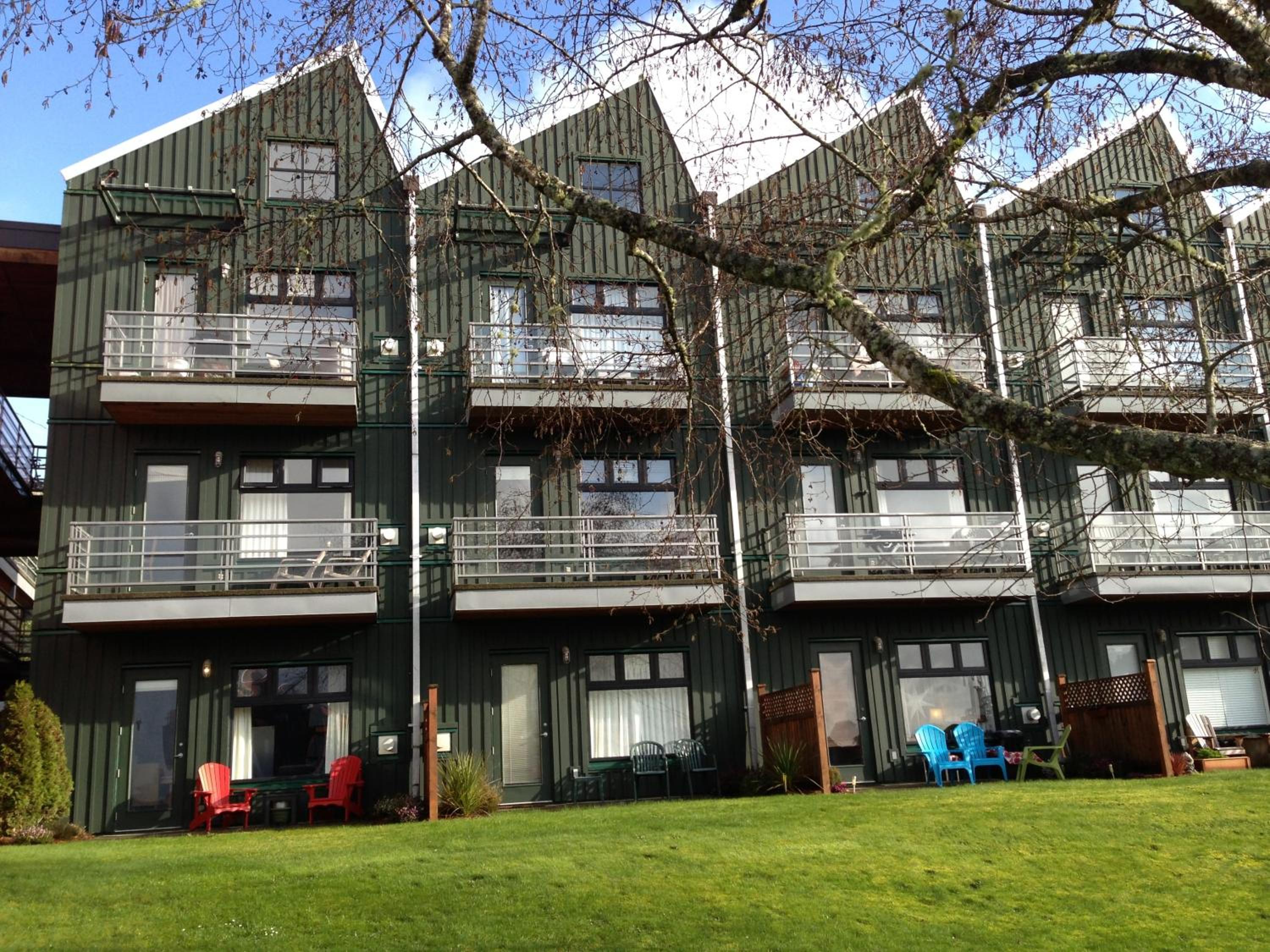 Tofino Vacations - Island Village Properties at Fred Tibbs - Property Image 18