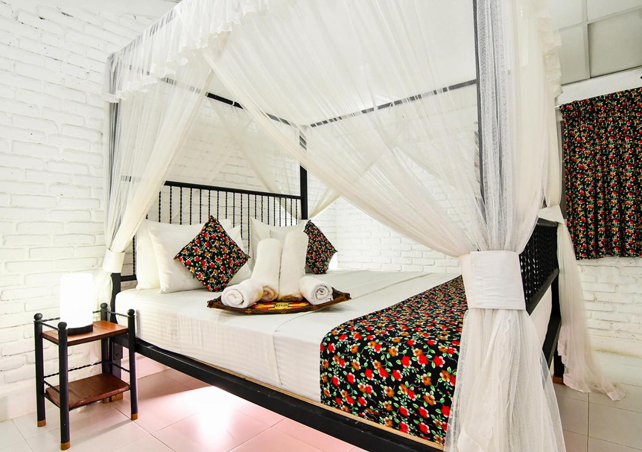 Thotupola Residence