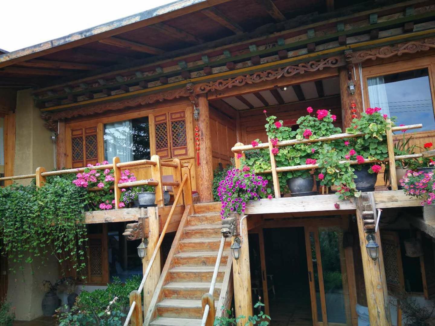 Courtyard Shangri-la 藏舍小院