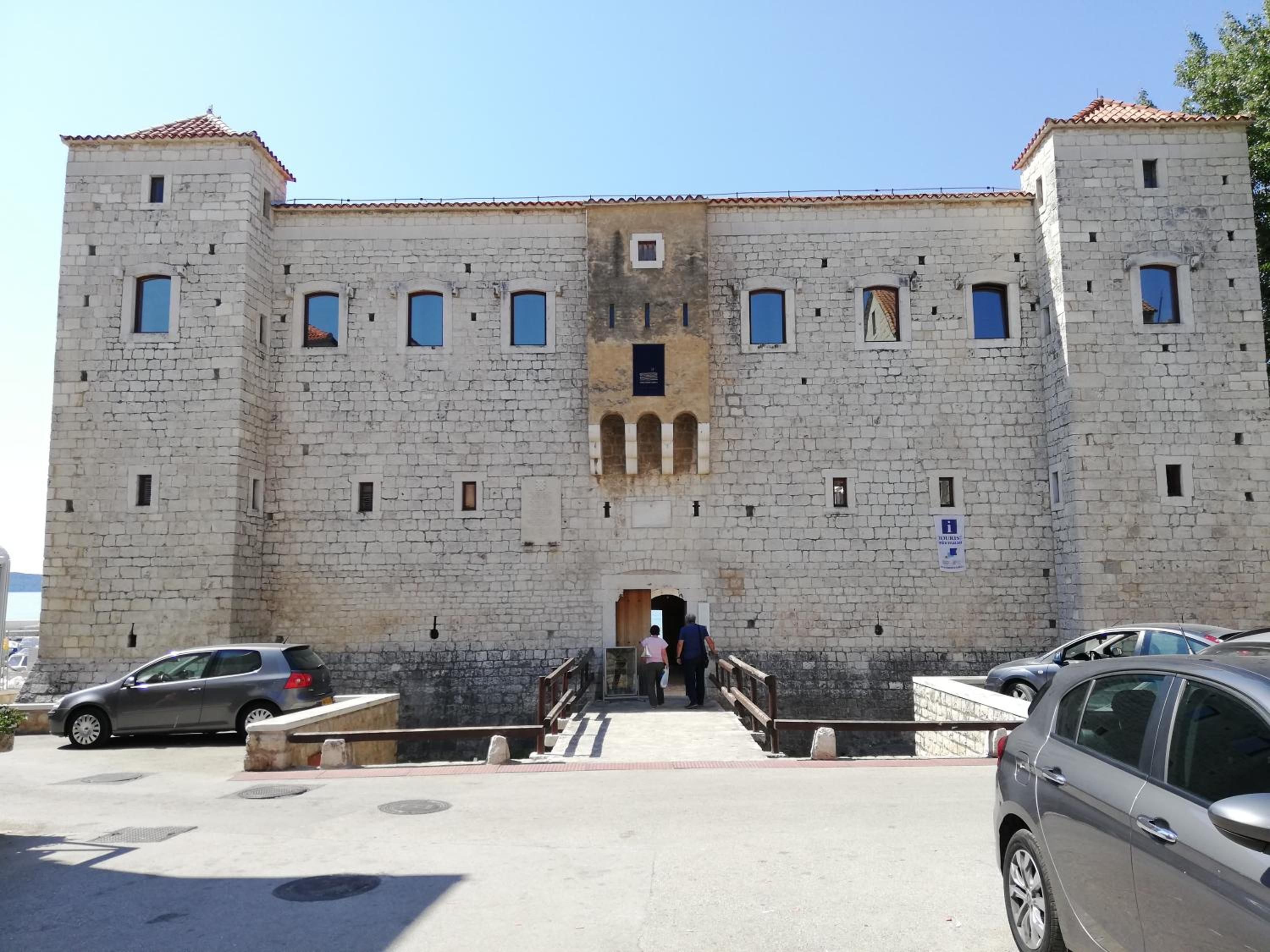 Photo 8